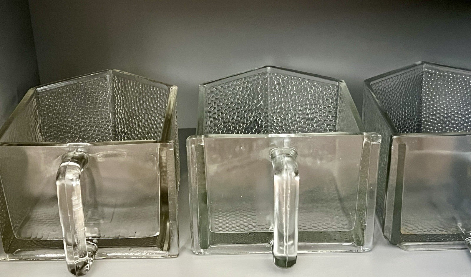 Antik Art Déco 8 Glas Schütten Pressglas von Poncet