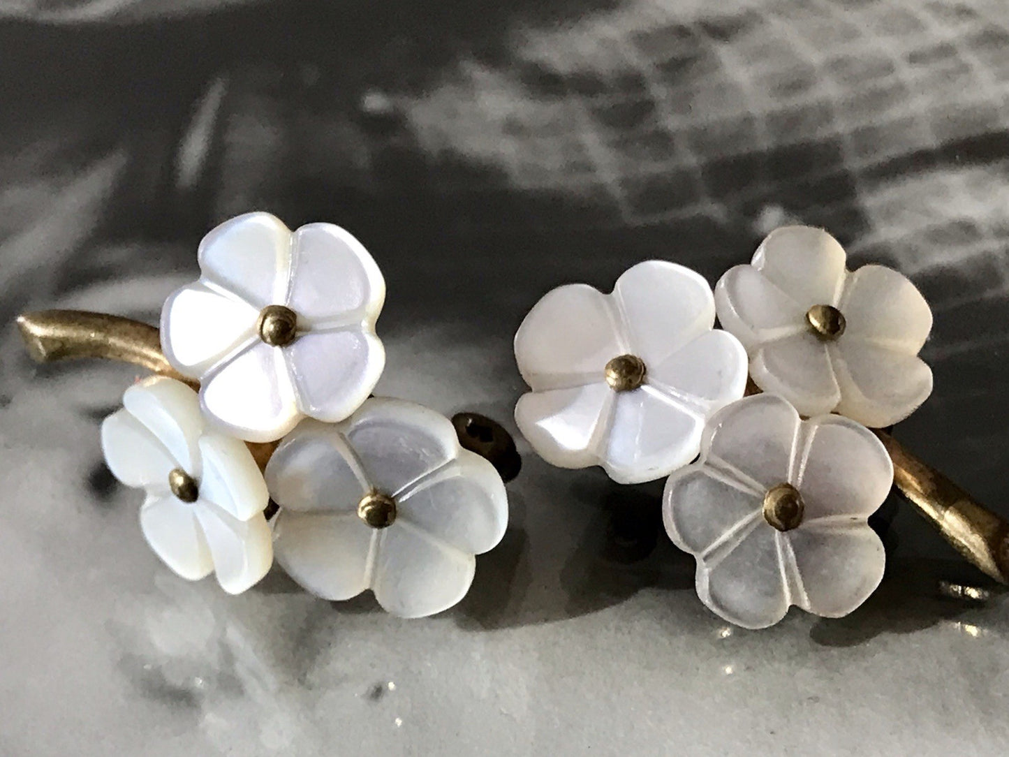 Vintage 50er Ohrclipse Ohrringe 3 weiße Blumen