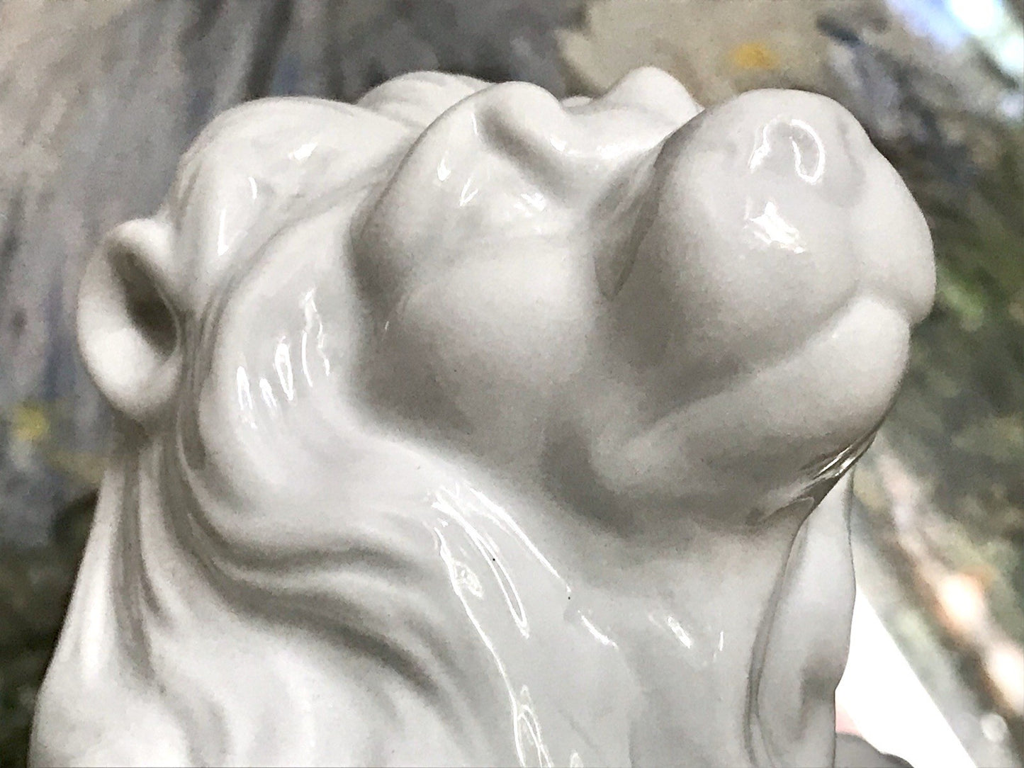 Antike Replik Porzellan Figur Löwe weiß auf Sockel Neundorf