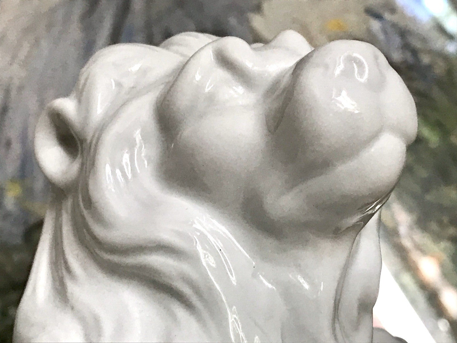 Antike Replik Porzellan Figur Löwe weiß auf Sockel Neundorf