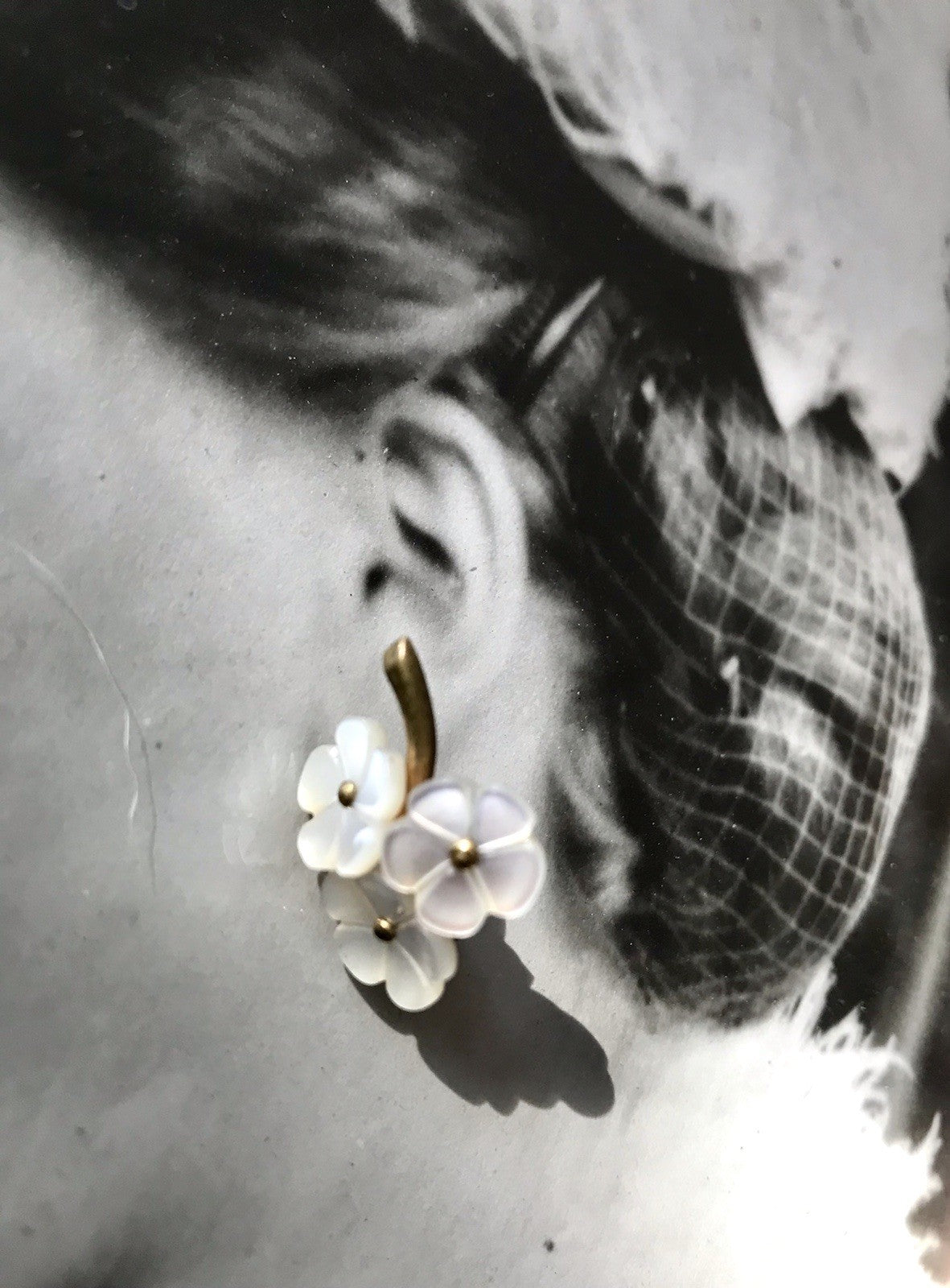 Vintage 50er Ohrclipse Ohrringe 3 weiße Blumen