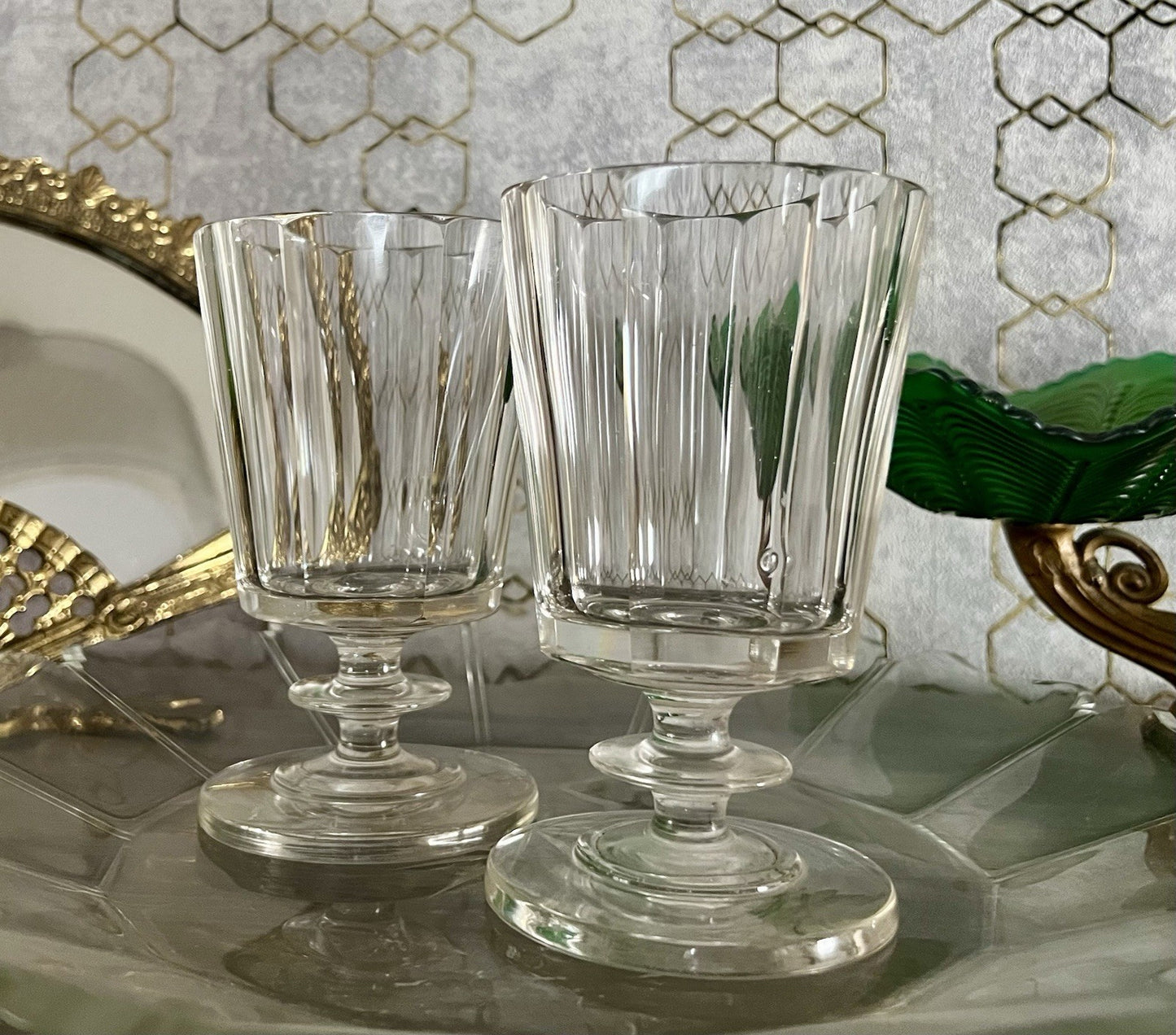Antik 2 Biedermeier Weinbecher Edel oktagonal 8eckig Glas Weinkelch Schälschliff