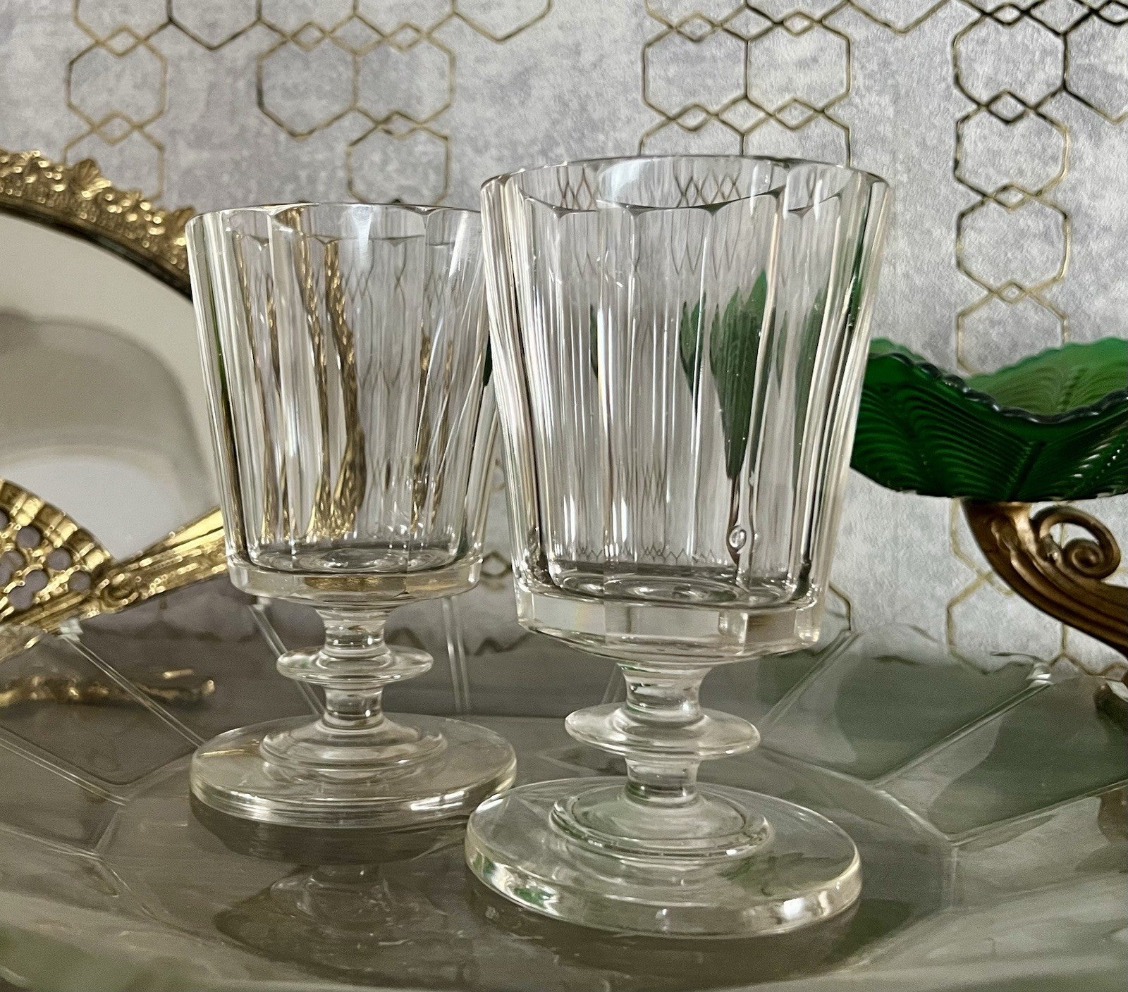 Antik 2 Biedermeier Weinbecher Edel oktagonal 8eckig Glas Weinkelch Schälschliff