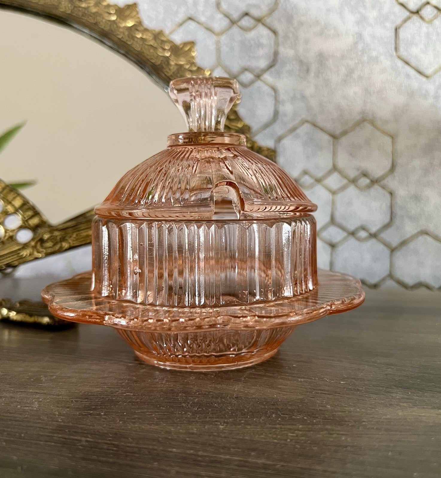 Antik Art Déco Glas Dose Honigdose Zuckerdose? Zierdose Pressglas Rosalin rosa