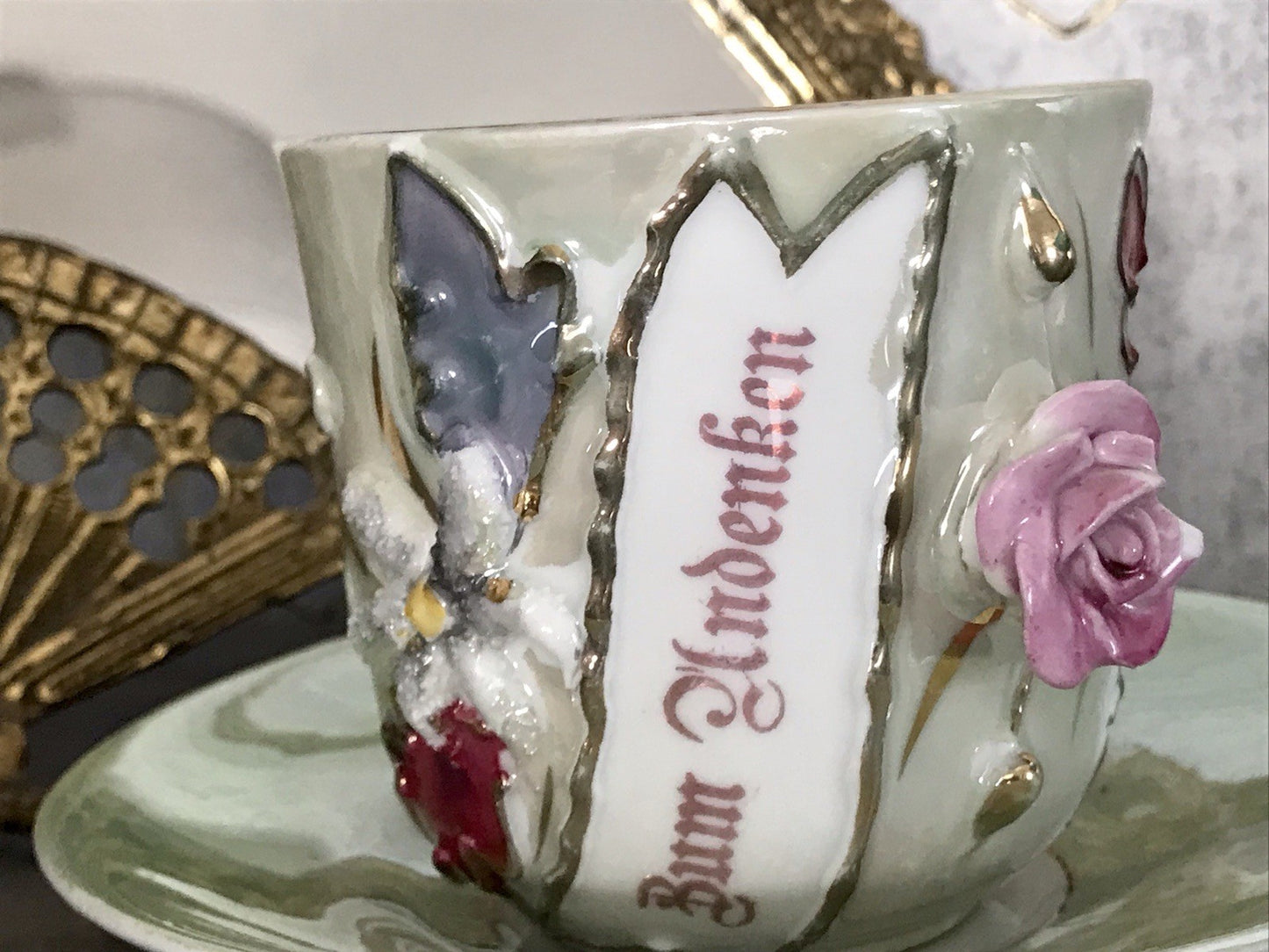 Antik Rosenhäferl Porzellan Andenken Tasse Zum Andenken Stucktasse grün rosa
