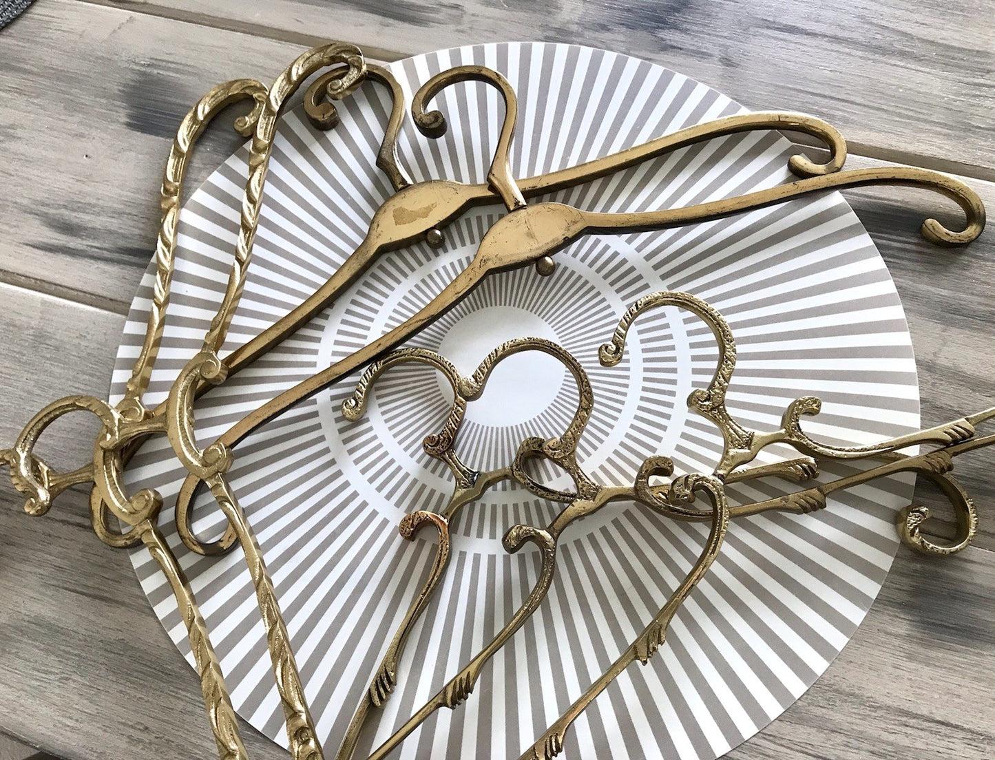 Antik? Alt Vintage 7 x  Kleiderbügel Messing massiv 3 Designs