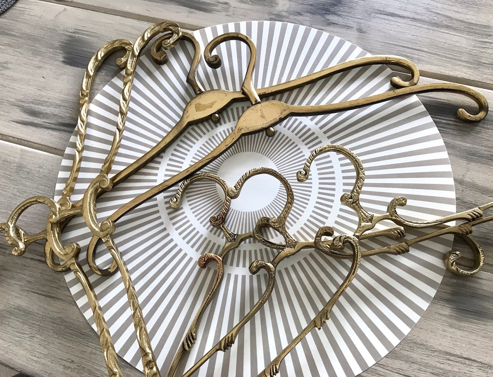 Antik? Alt Vintage 7 x  Kleiderbügel Messing massiv 3 Designs