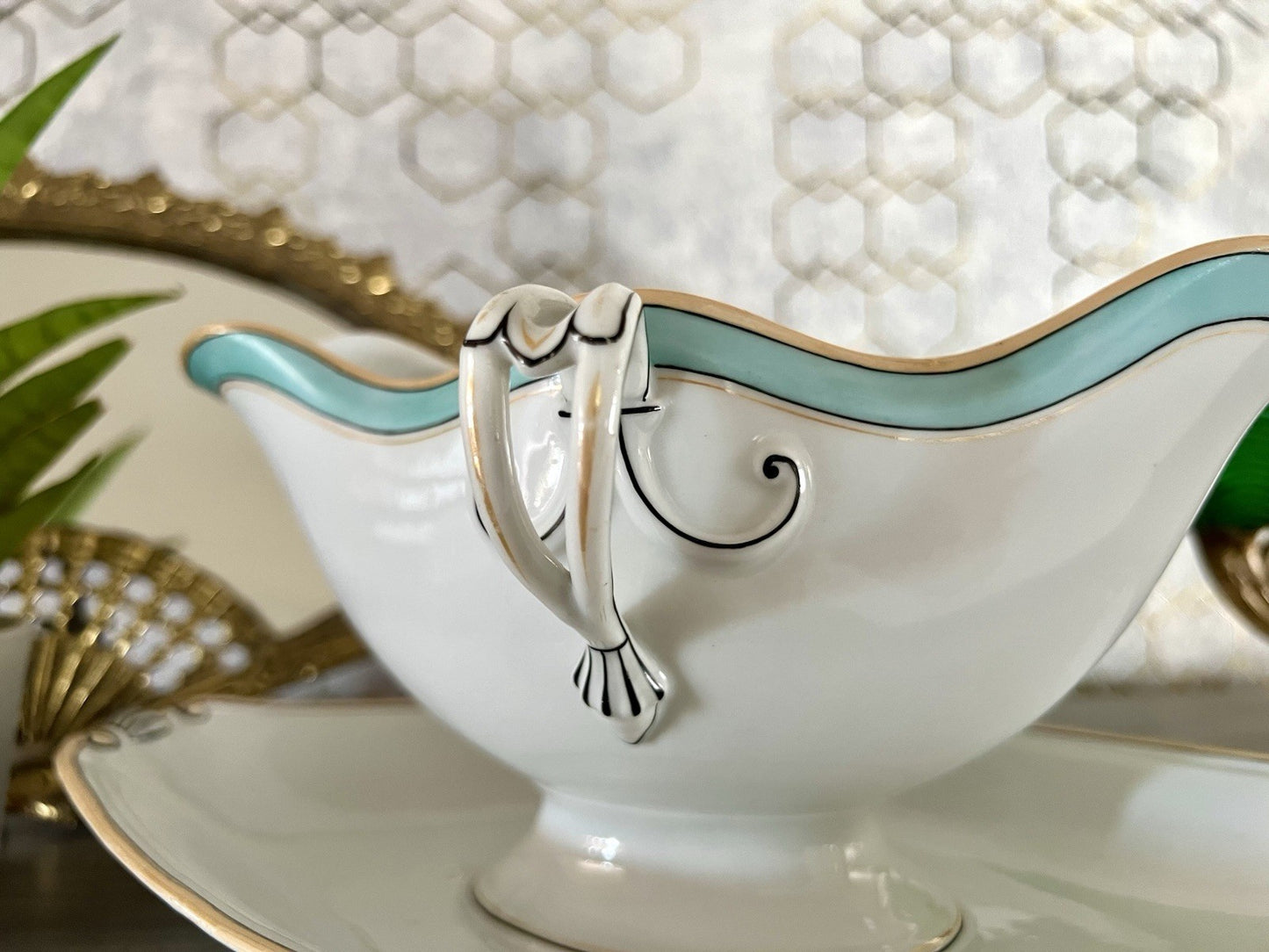 Antik Porzellan Sauciere Soßenschüssel weiß türkis goldbeige Porcelaine Paris?