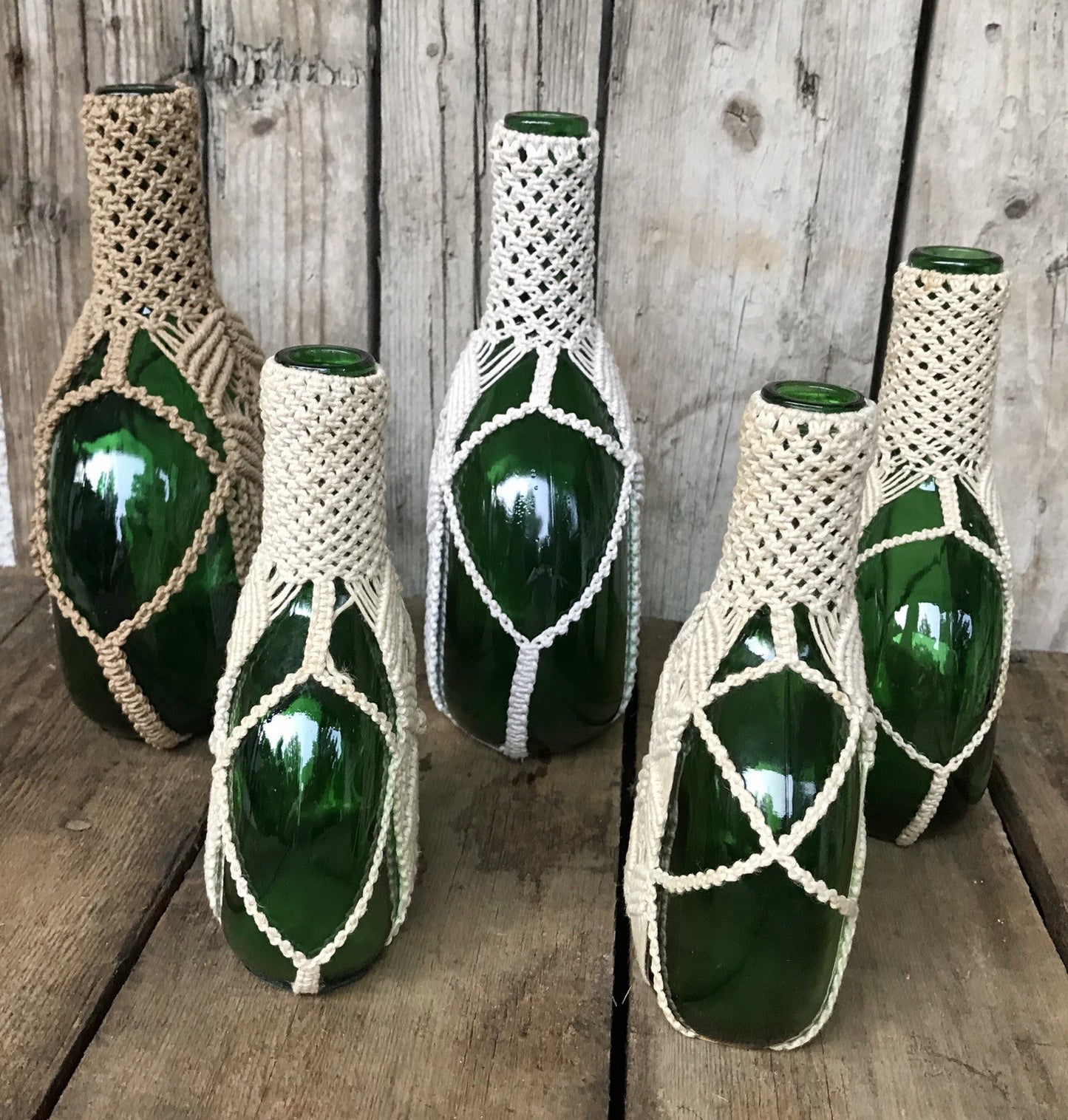 70er alt 5x True Vintage mit Makramee ummantelte grüne Flaschen Glas
