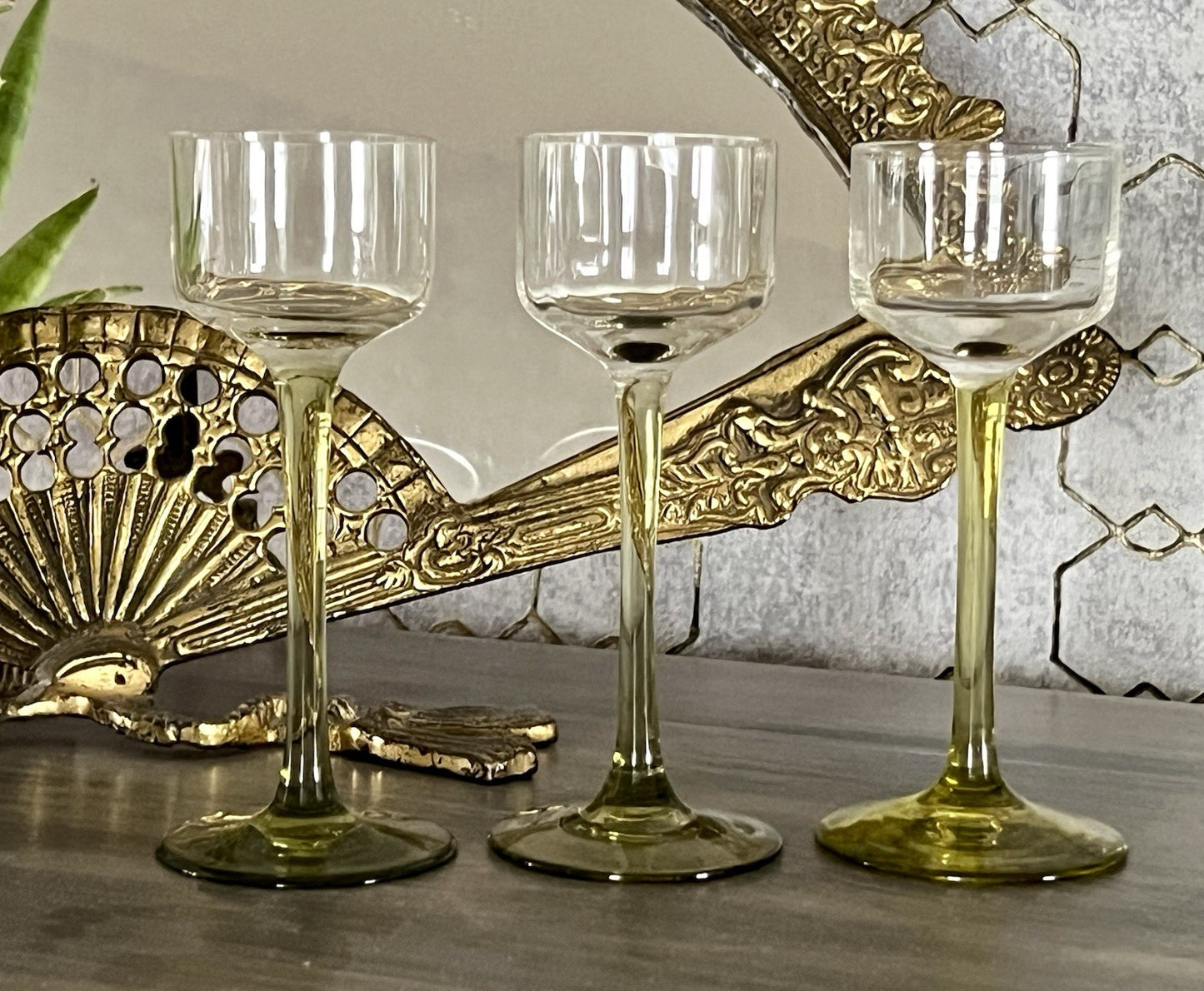 Antik 3x Jugendstil Art Déco Glas Likörgläser Stiel grüngelb optisch gerippt