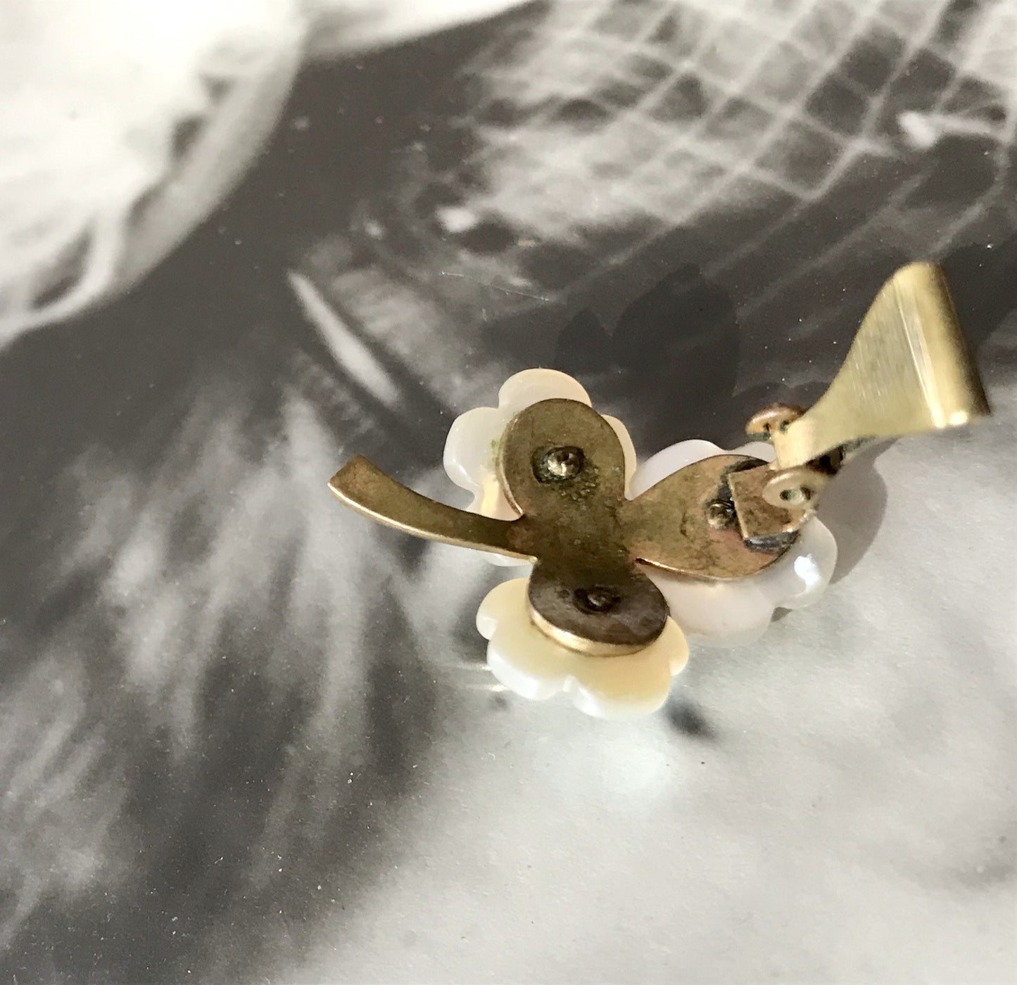 Vintage 50er Ohrclipse Ohrringe 3 weiße Blumen