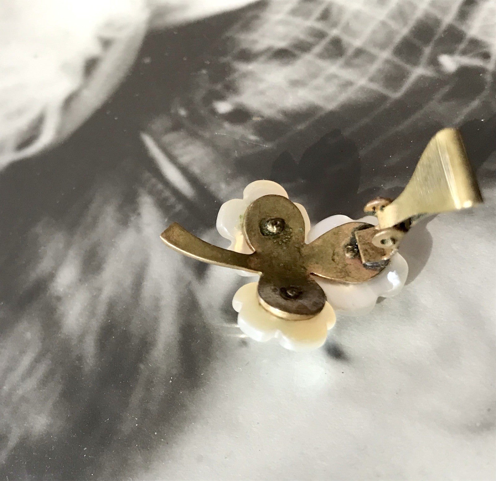 Vintage 50er Ohrclipse Ohrringe 3 weiße Blumen