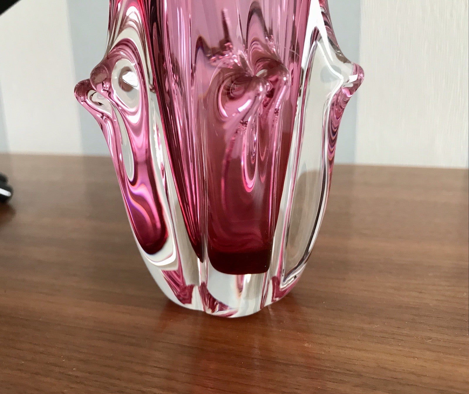 Vintage Glasvase Vase 60er Jahre Glas rubinrot pink rot