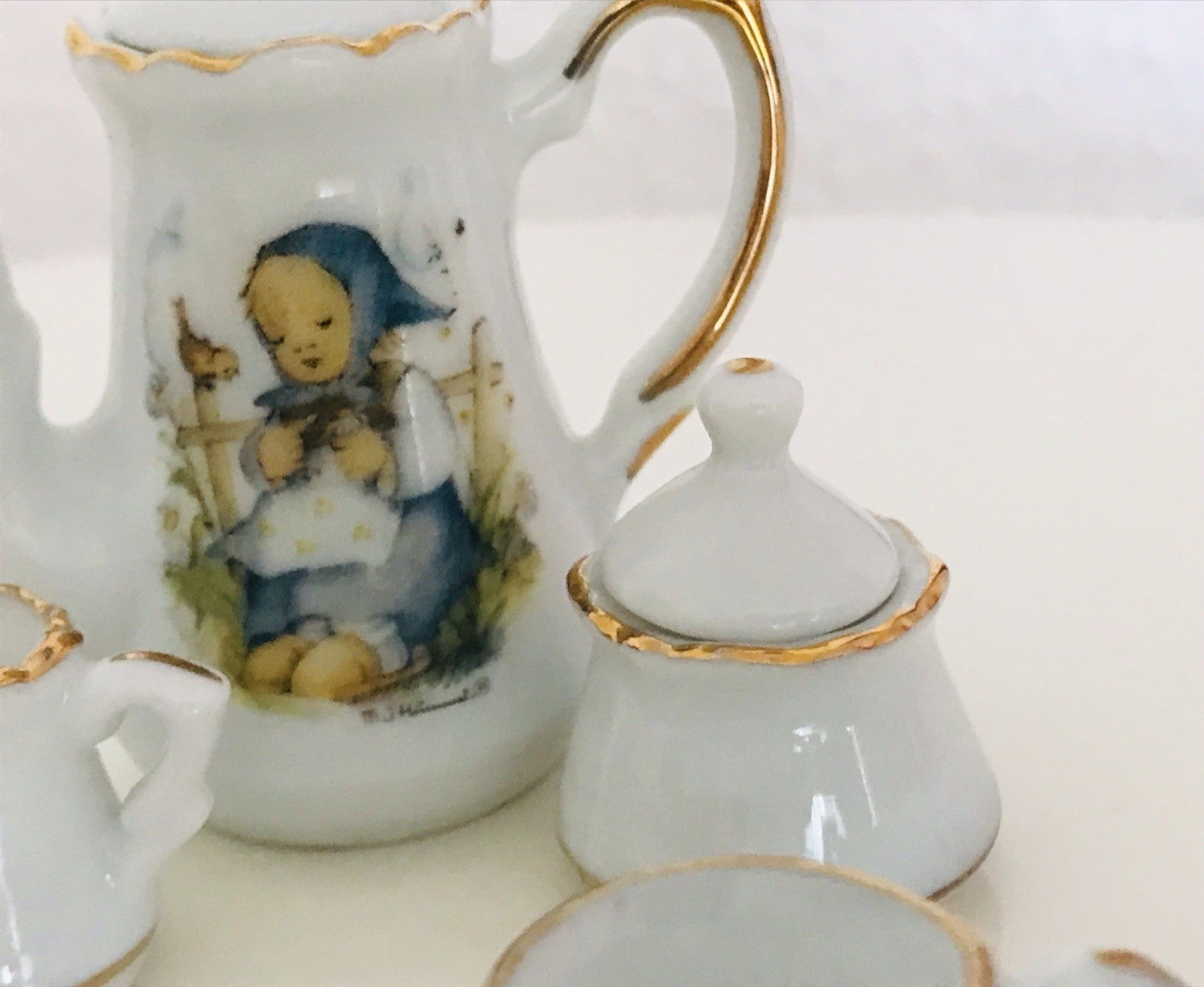 Puppenservice Porzellan Kaffeeservice Geschirr Miniatur Hummel Er liebt mich