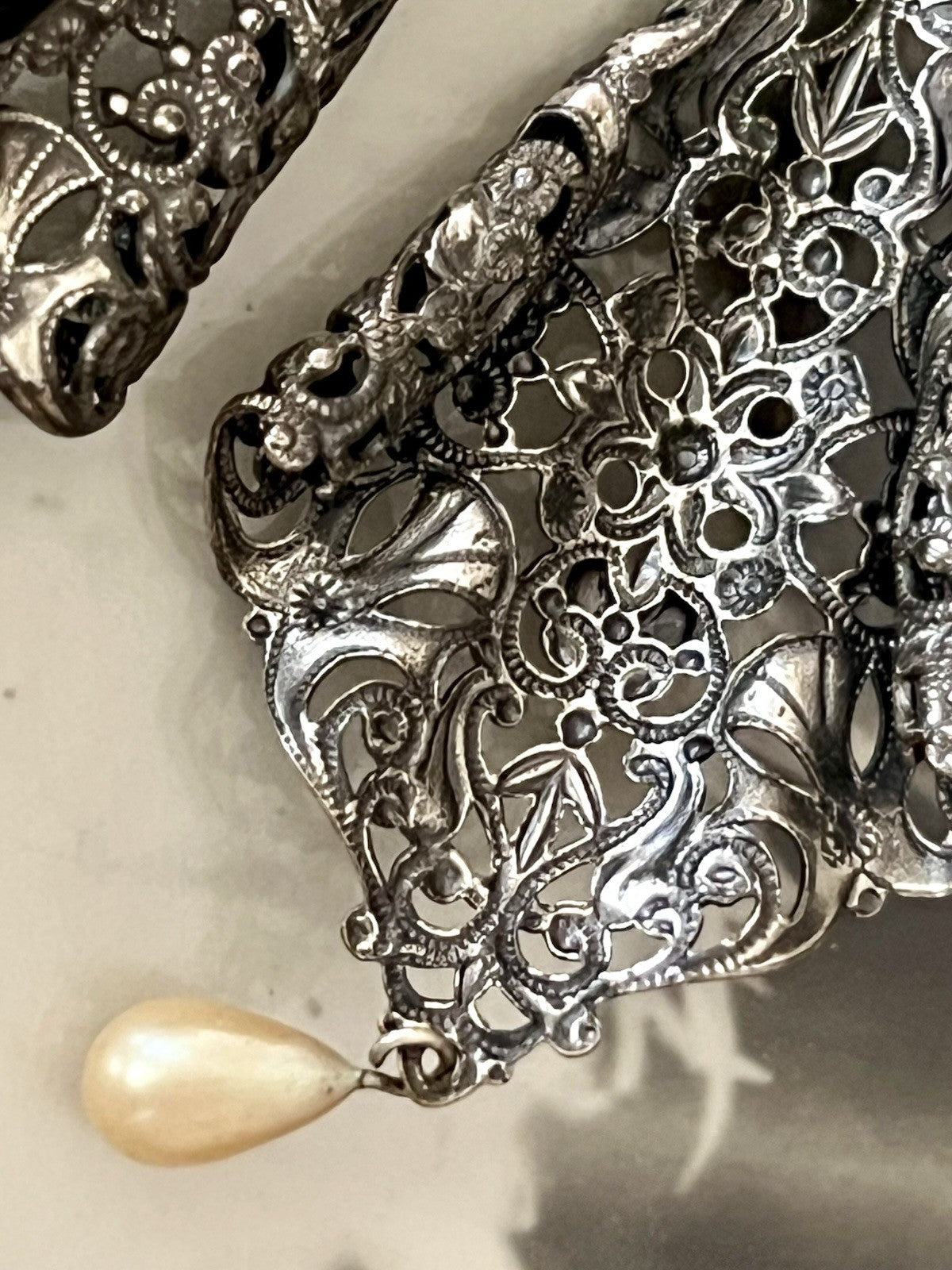 Antik? Vintage Ohrhänger Ohrringe DAMEN versilbert Viktorianisch Onyx Glas?