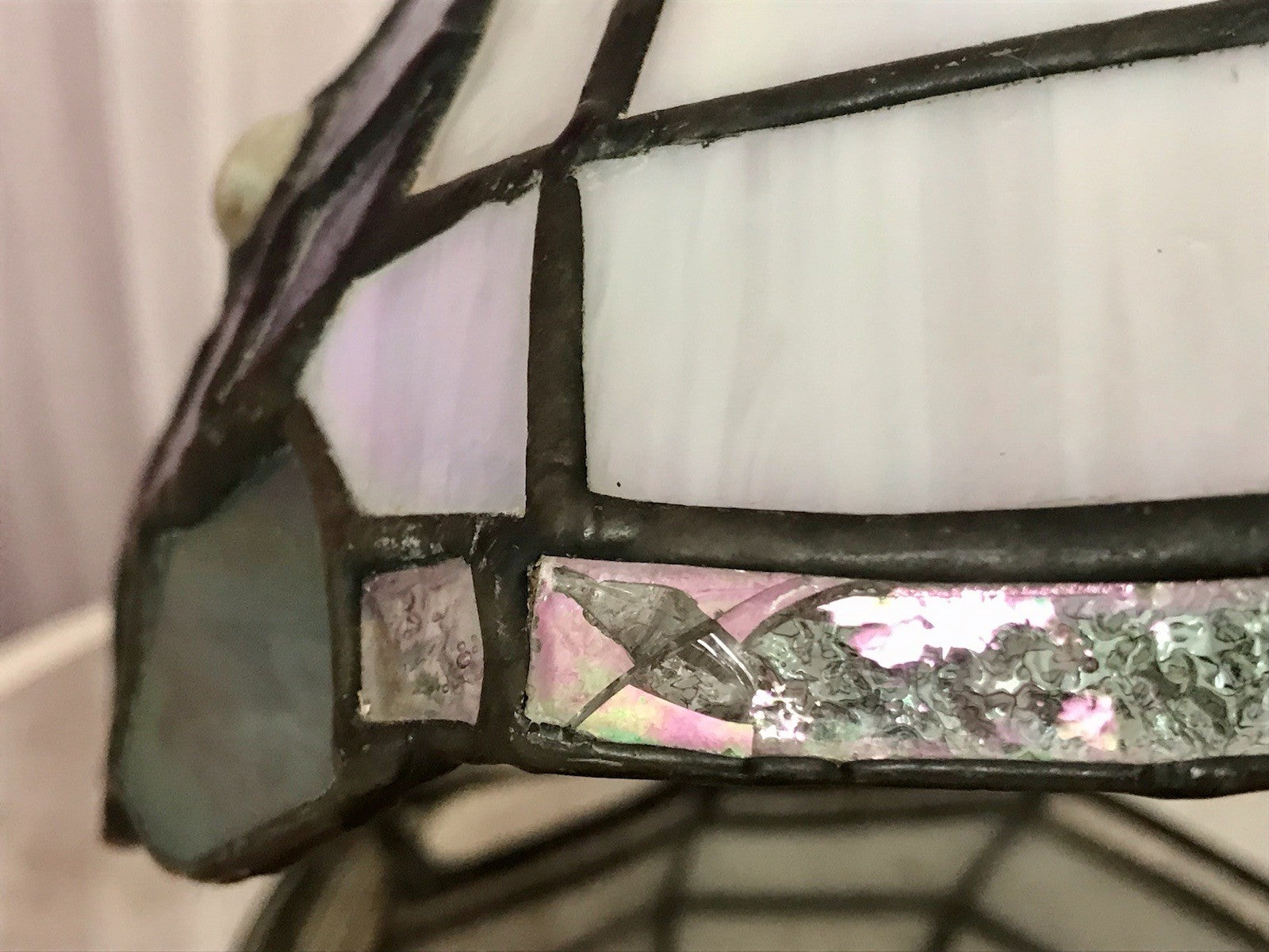 Antik? alt Glasschirm Lampenschirm Tiffany-Technik irisierendes Glas 2 Blumen