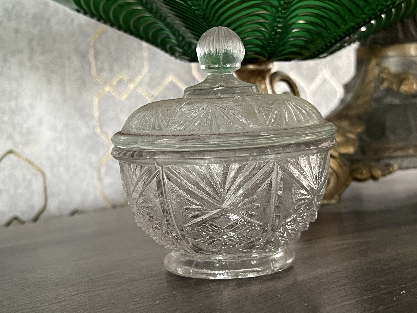 Antik Art Déco kleine Dose Deckeldose Zierdose Pressglas Glas