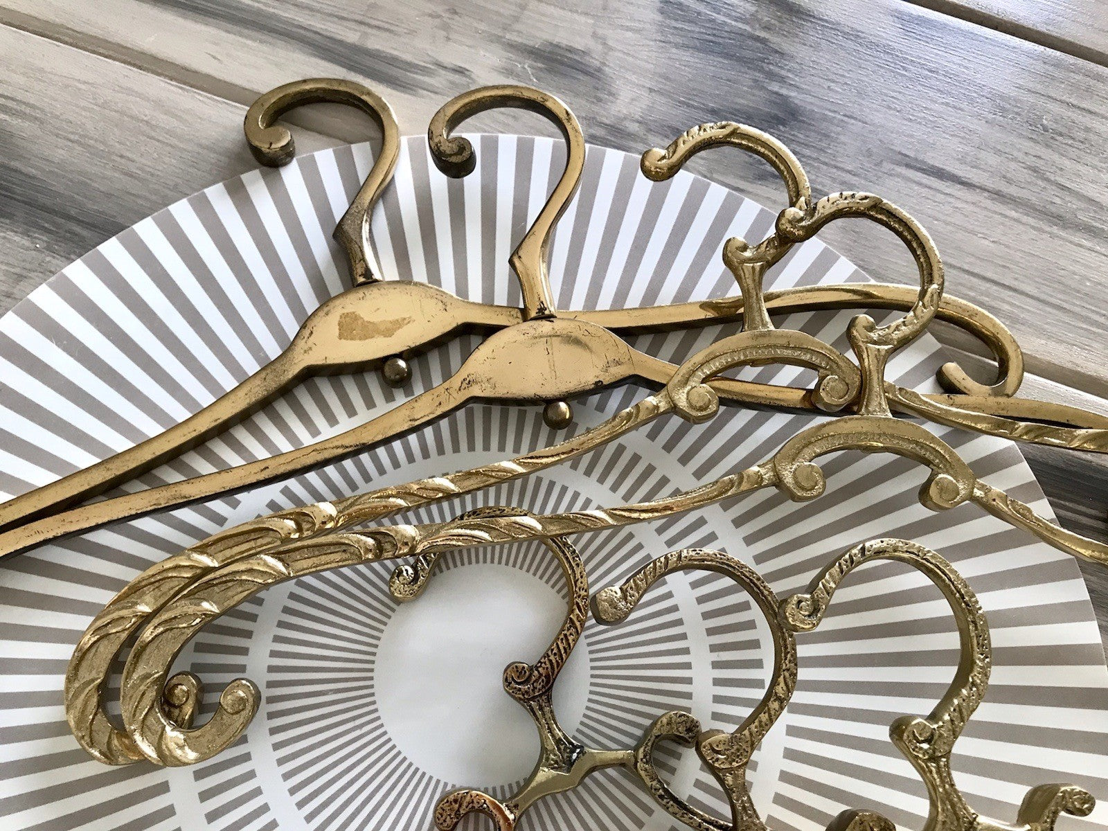 Antik? Alt Vintage 7 x  Kleiderbügel Messing massiv 3 Designs