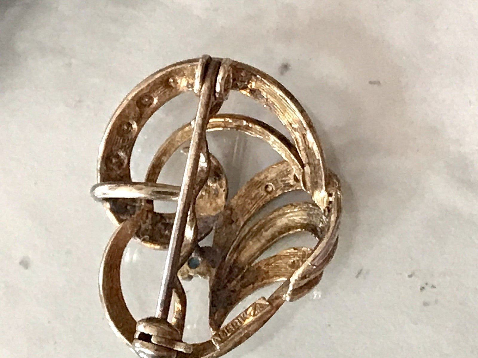 Vintage TeKa Designer Anhänger Brosche Amerik. Doublè vergoldet blauer Stein