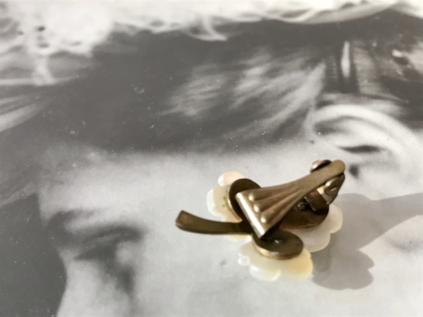 Vintage 50er Ohrclipse Ohrringe 3 weiße Blumen