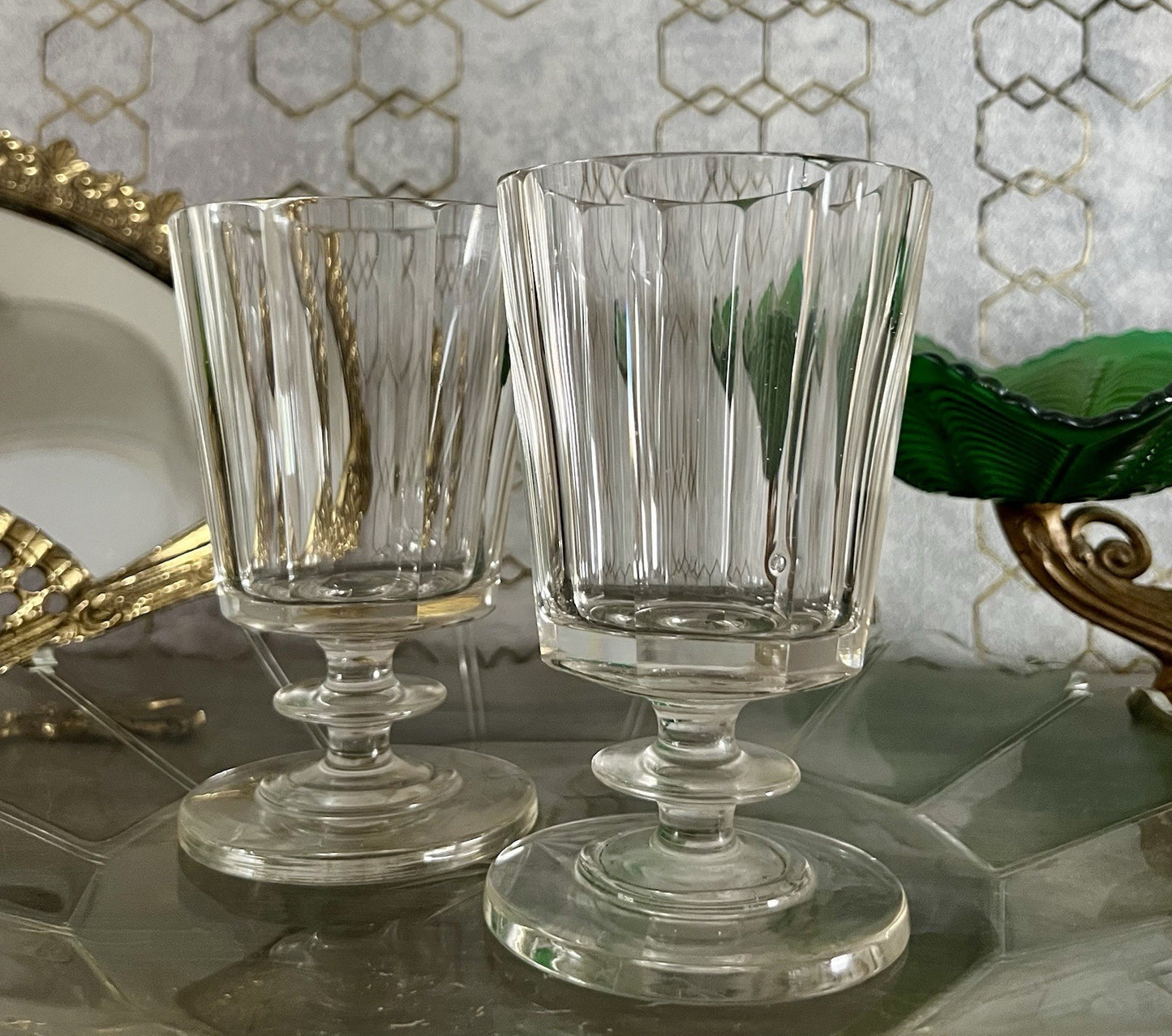 Antik 2 Biedermeier Weinbecher Edel oktagonal 8eckig Glas Weinkelch Schälschliff