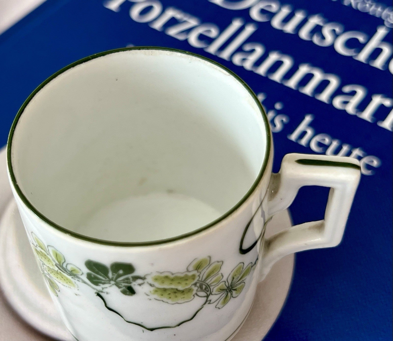 Antik Jugendstil Porzellan 1 (von 2)  Mokka Tasse Bloch Dr. Widera&Co fein