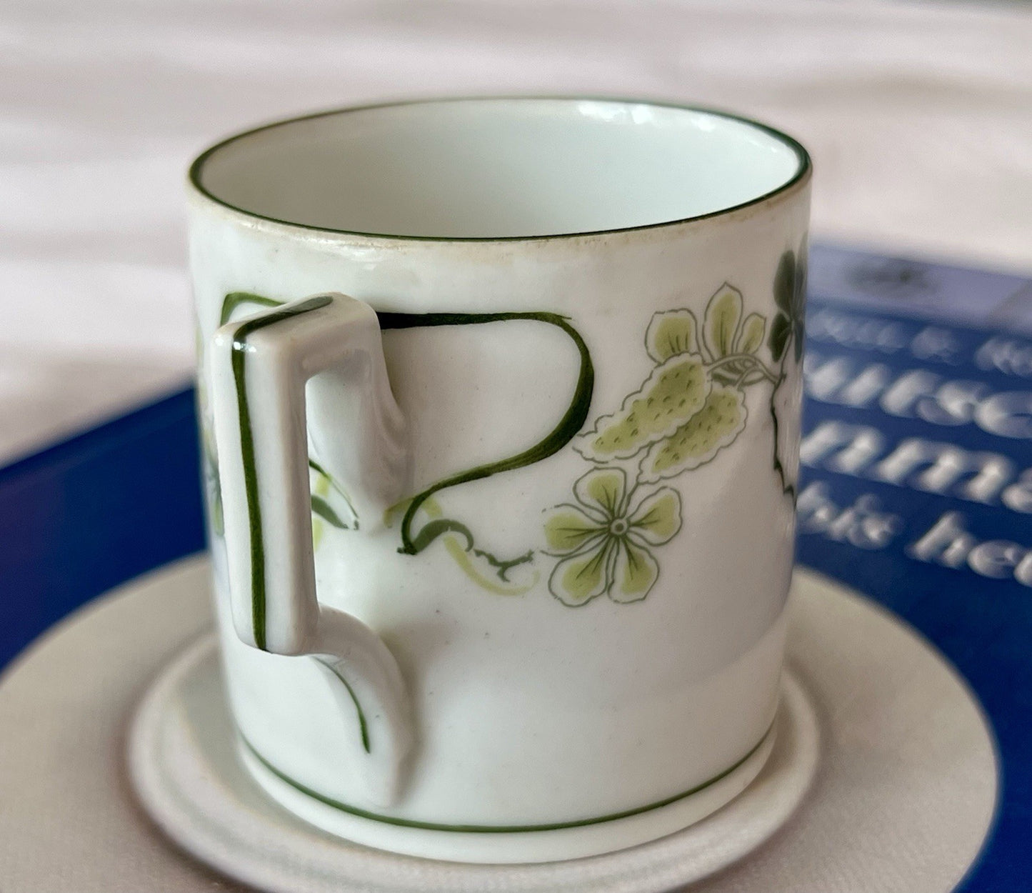 Antik Jugendstil Porzellan 1 (von 2)  Mokka Tasse Bloch Dr. Widera&Co fein