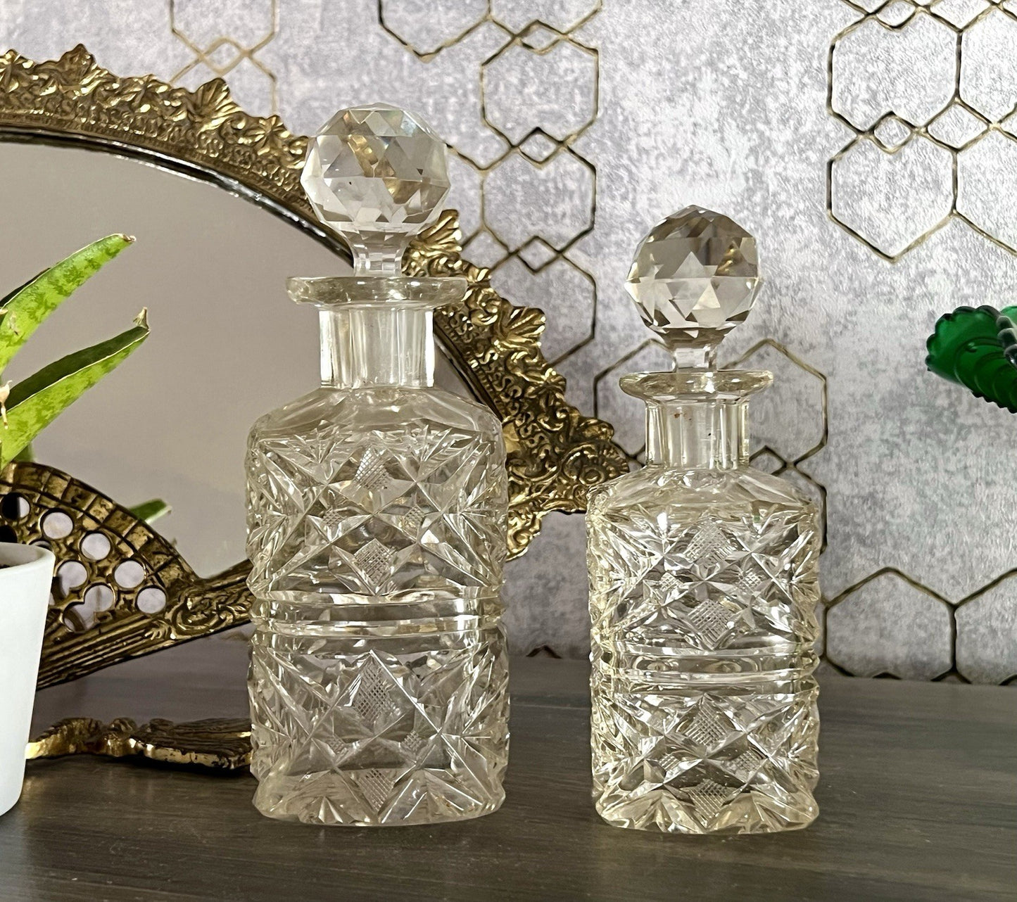 Antik ~1850-90 Baccarat 2x Flakon Parfüm kleine Glaskaraffe Schnitt Bleikristall