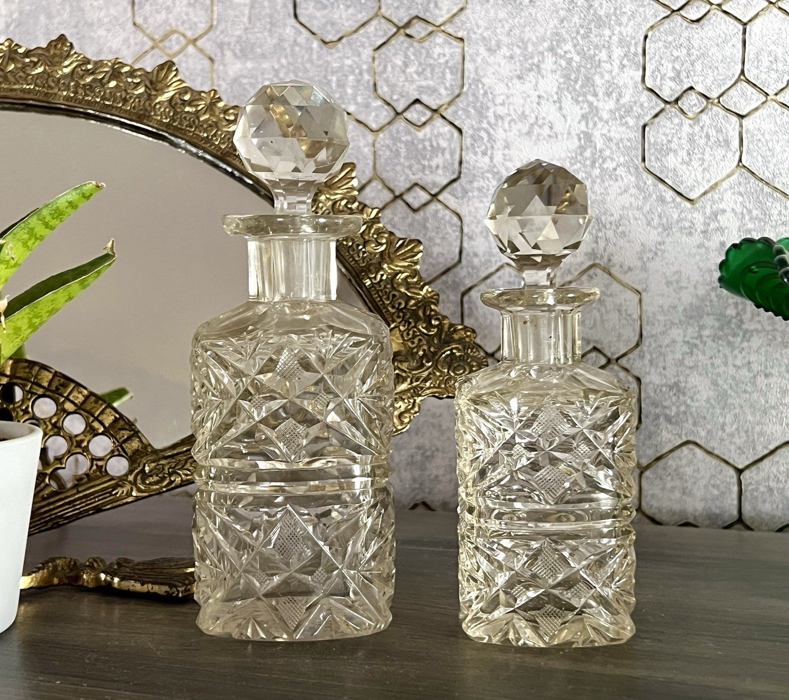 Antik ~1850-90 Baccarat 2x Flakon Parfüm kleine Glaskaraffe Schnitt Bleikristall
