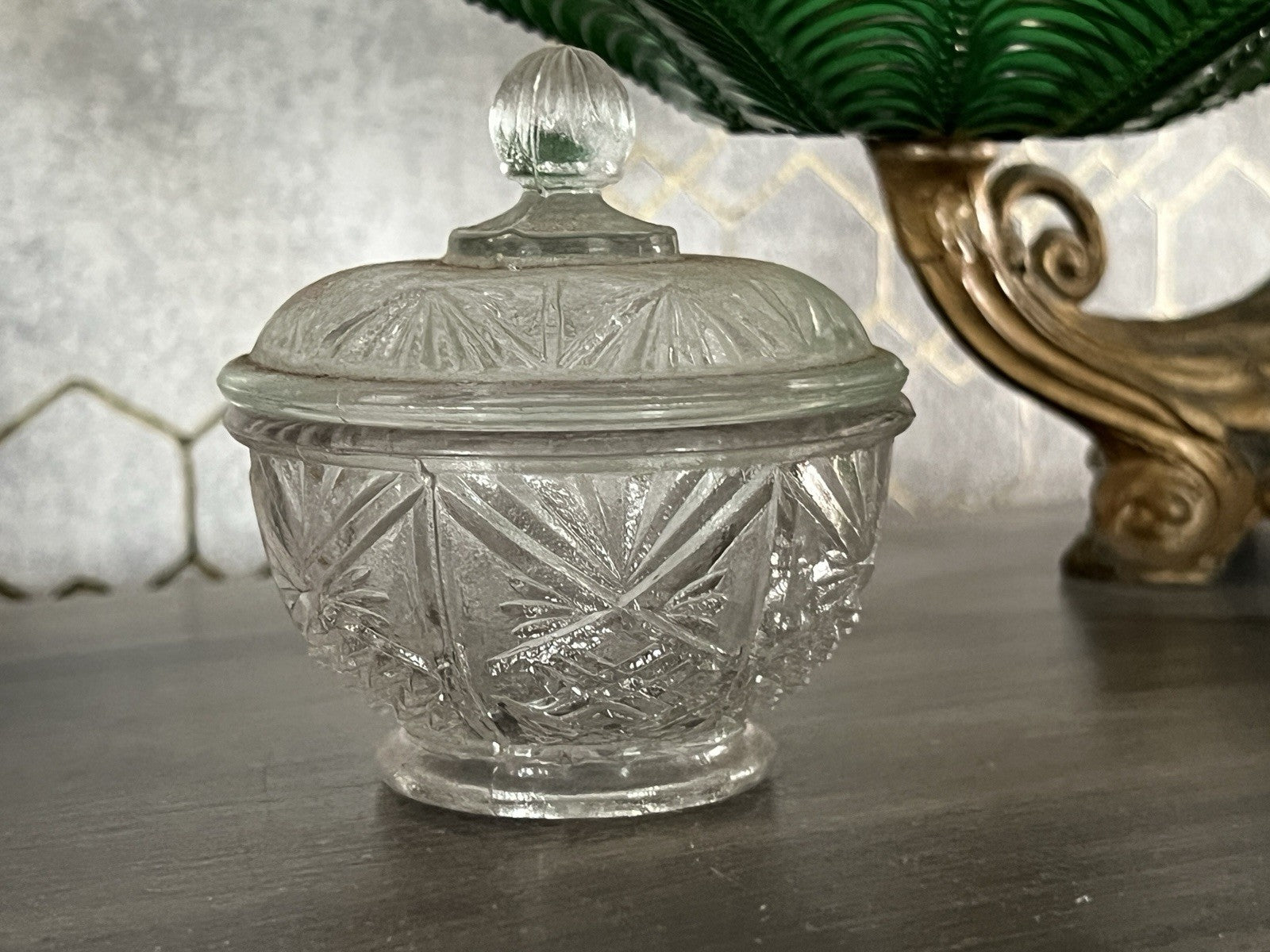 Antik Art Déco kleine Dose Deckeldose Zierdose Pressglas Glas