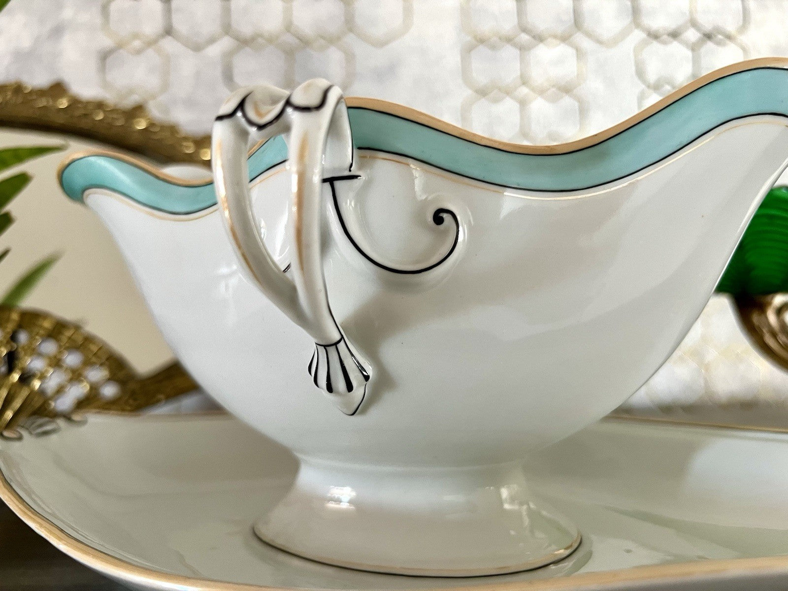 Antik Porzellan Sauciere Soßenschüssel weiß türkis goldbeige Porcelaine Paris?