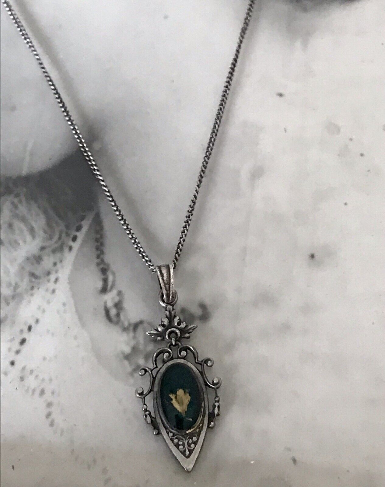 Antik Jugendstil Silber Collier 835 Halskette Anhänger versilbert grün bemalt?