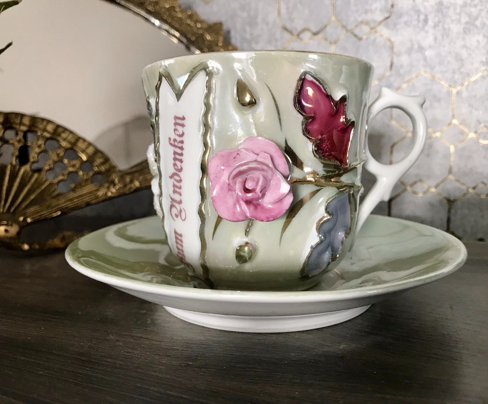 Antik Rosenhäferl Porzellan Andenken Tasse Zum Andenken Stucktasse grün rosa