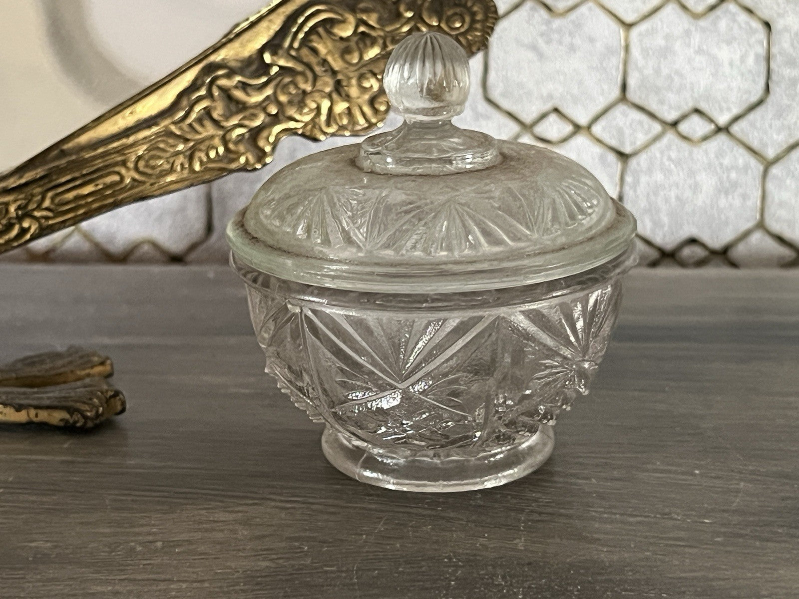 Antik Art Déco kleine Dose Deckeldose Zierdose Pressglas Glas