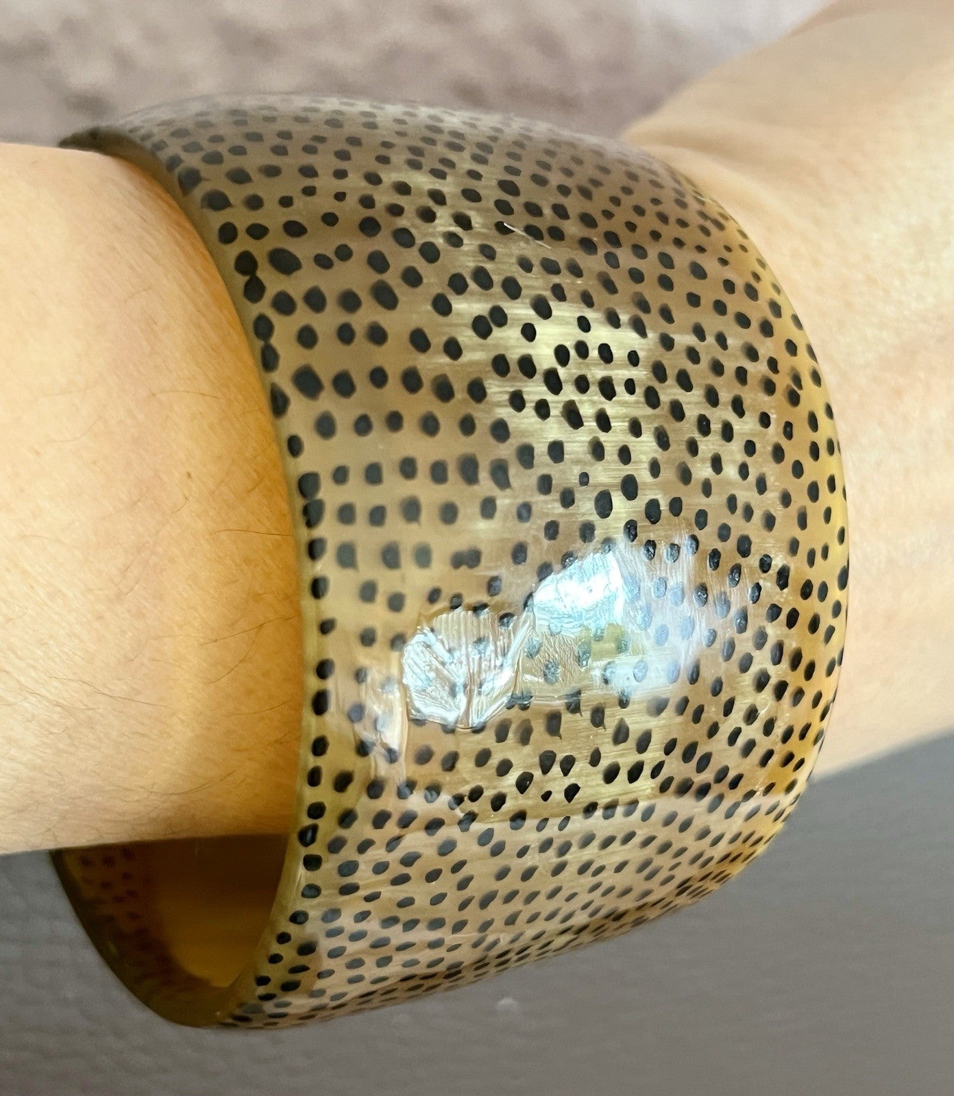Vintage 1970er Armband Armreif Resin Afrika Büffelhorn-Optik Boho Tiermuster