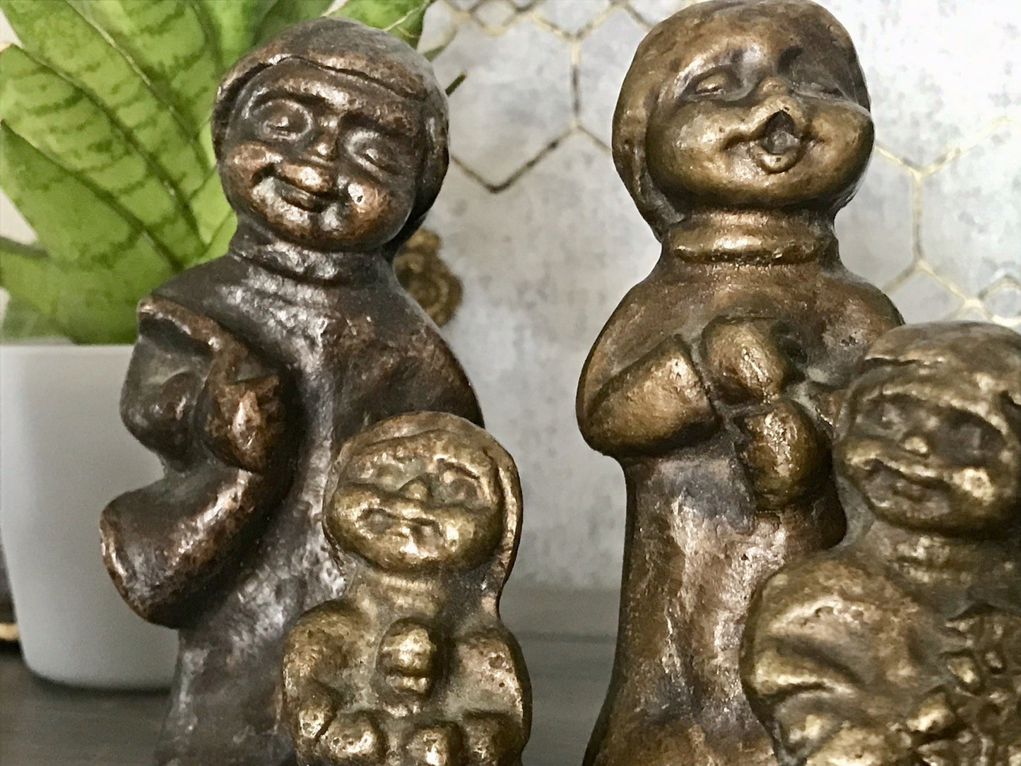 6x Vintage Bronze Figur Kinder Skulpturen Limpke u.a. Mädchen mit Puppe SCHÖN!