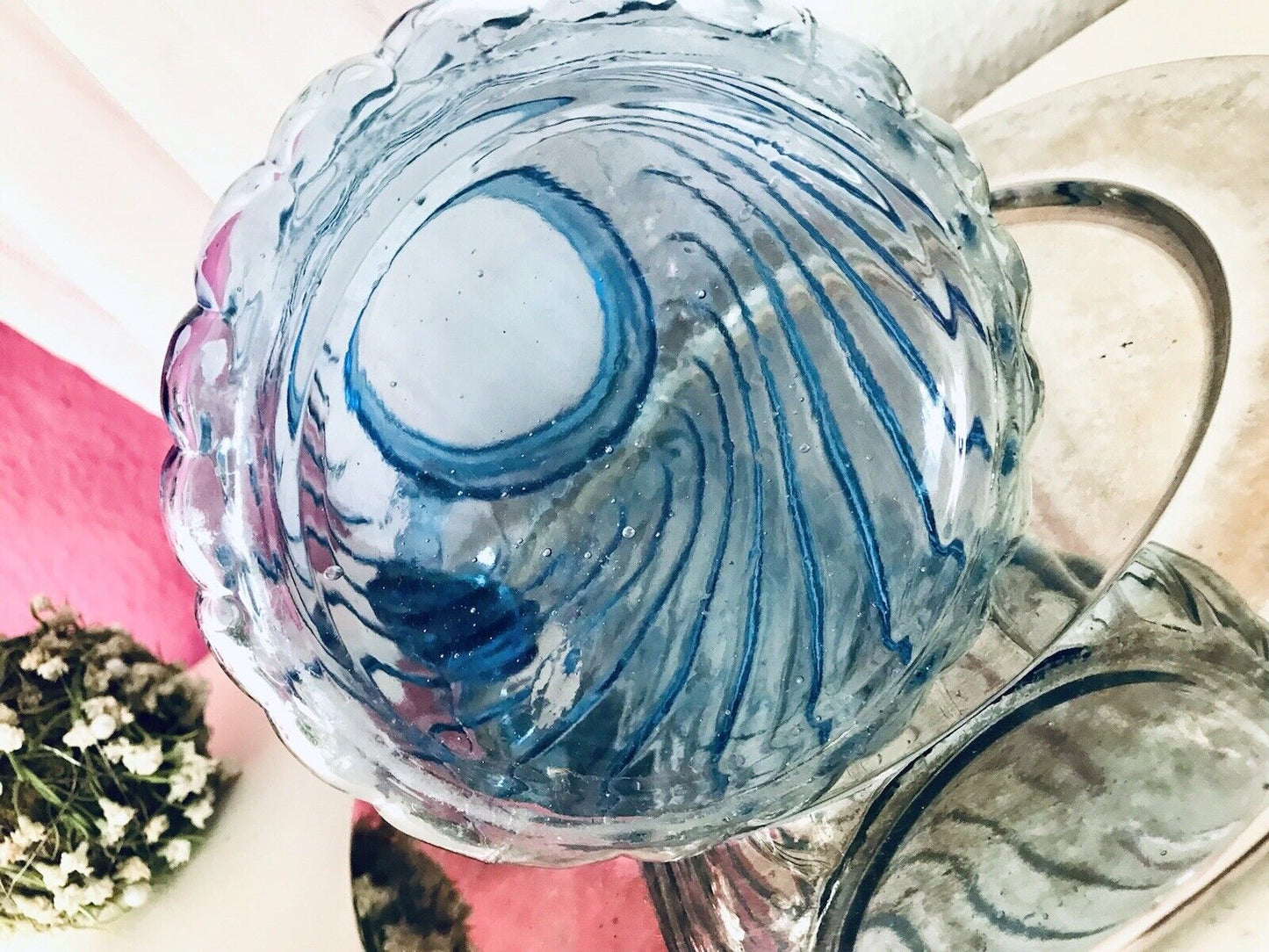 Antik Art Déco Kanne Krug Glaskrug Karaffe Glas blau Walzenmuster