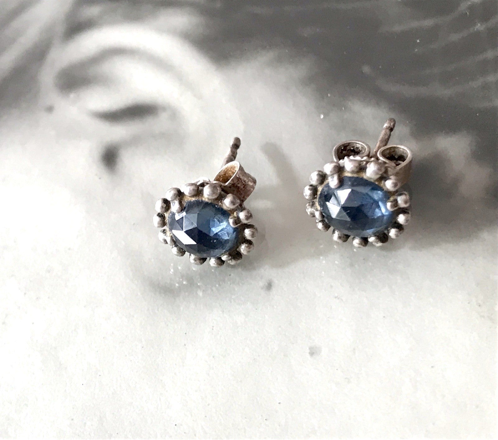 Vintage Ohrringe Ohrstecker DAMEN Silber blaue Steine Saphire? 925 Ohrstecker