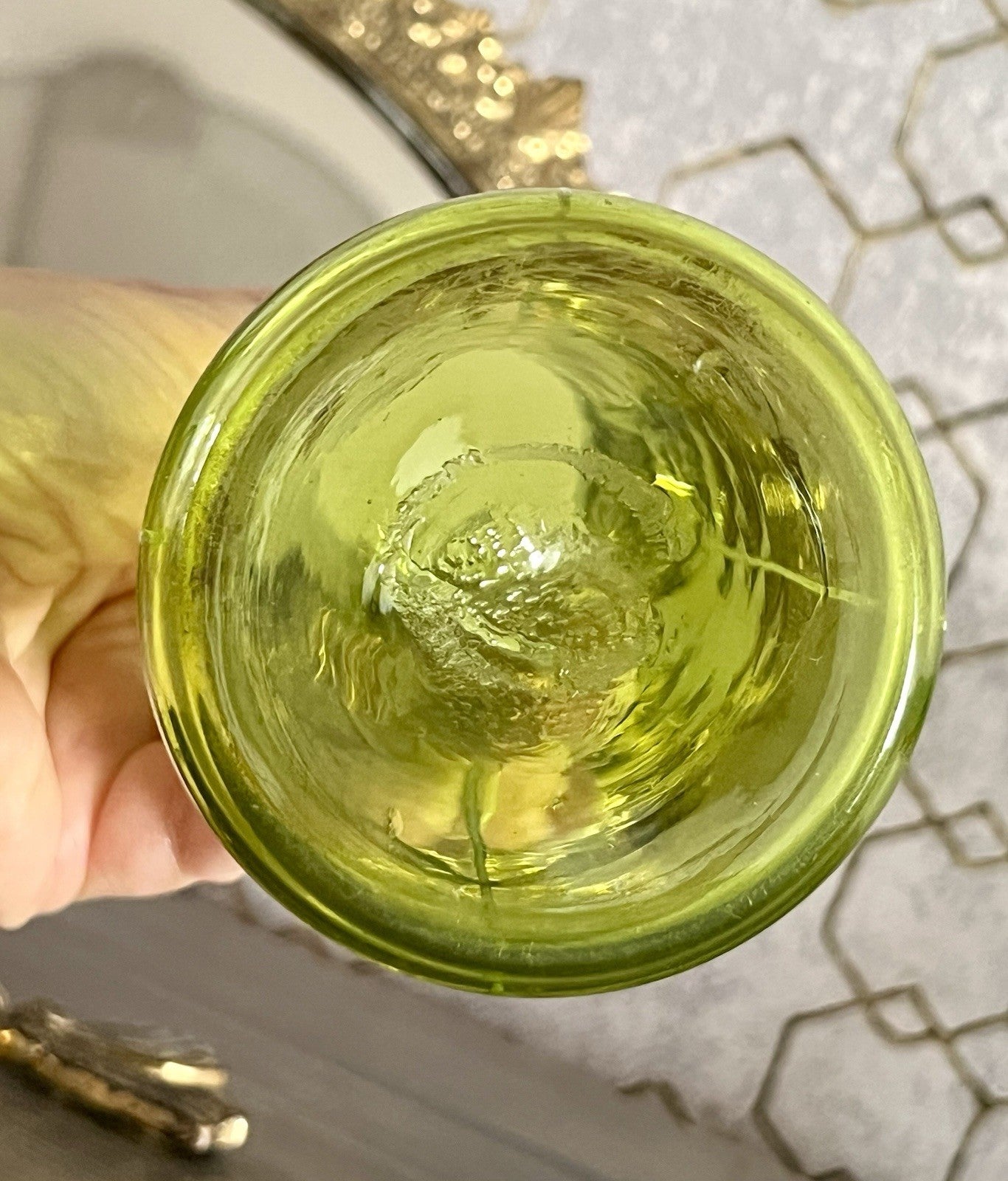 Antik Jugendstil grün kleine Vase Glasvase Gold-Staffage Emaille Abriss