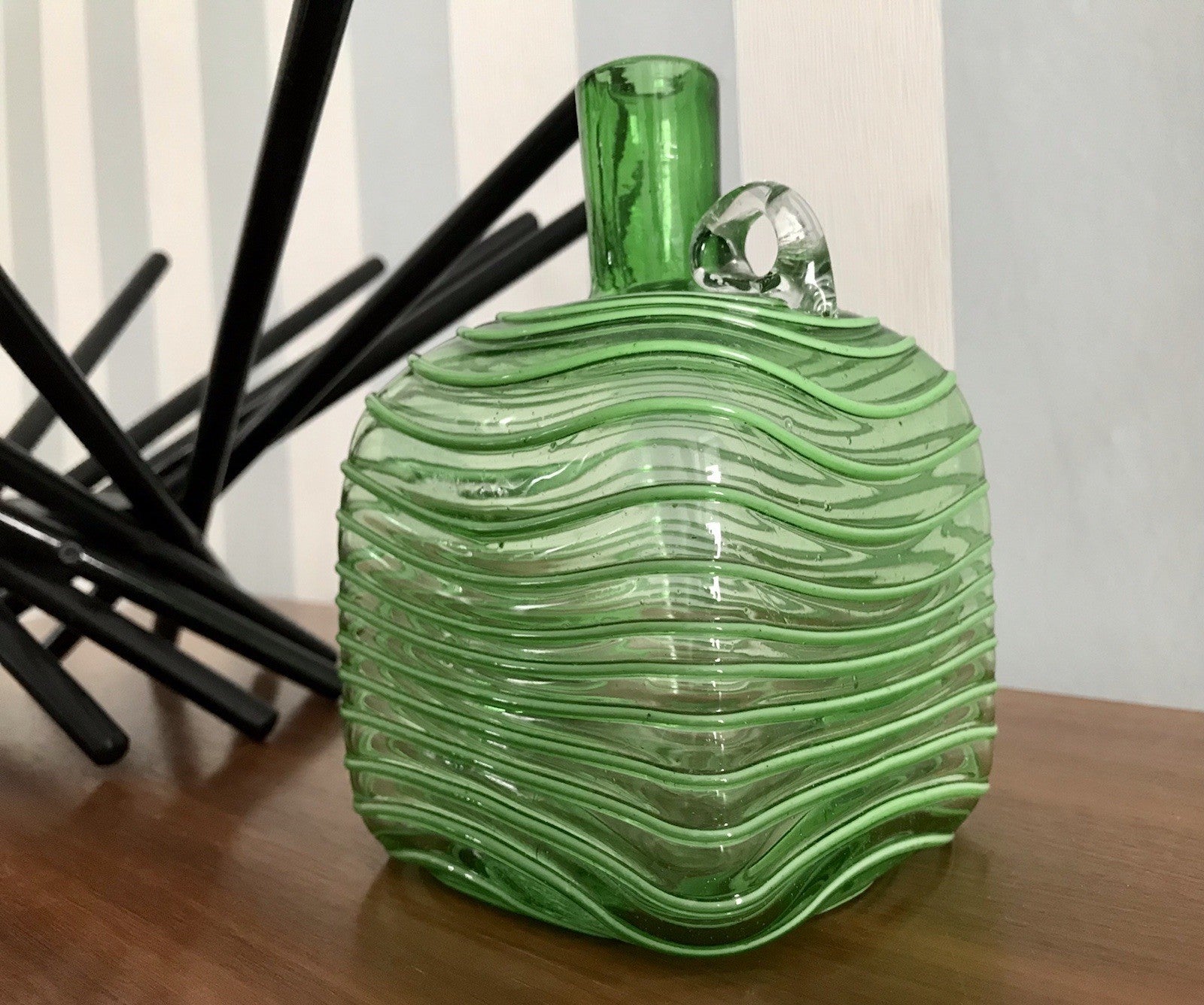 Vintage Vase Murano? Glasvase grün Aufschmelzungen Fäden Henkelvase