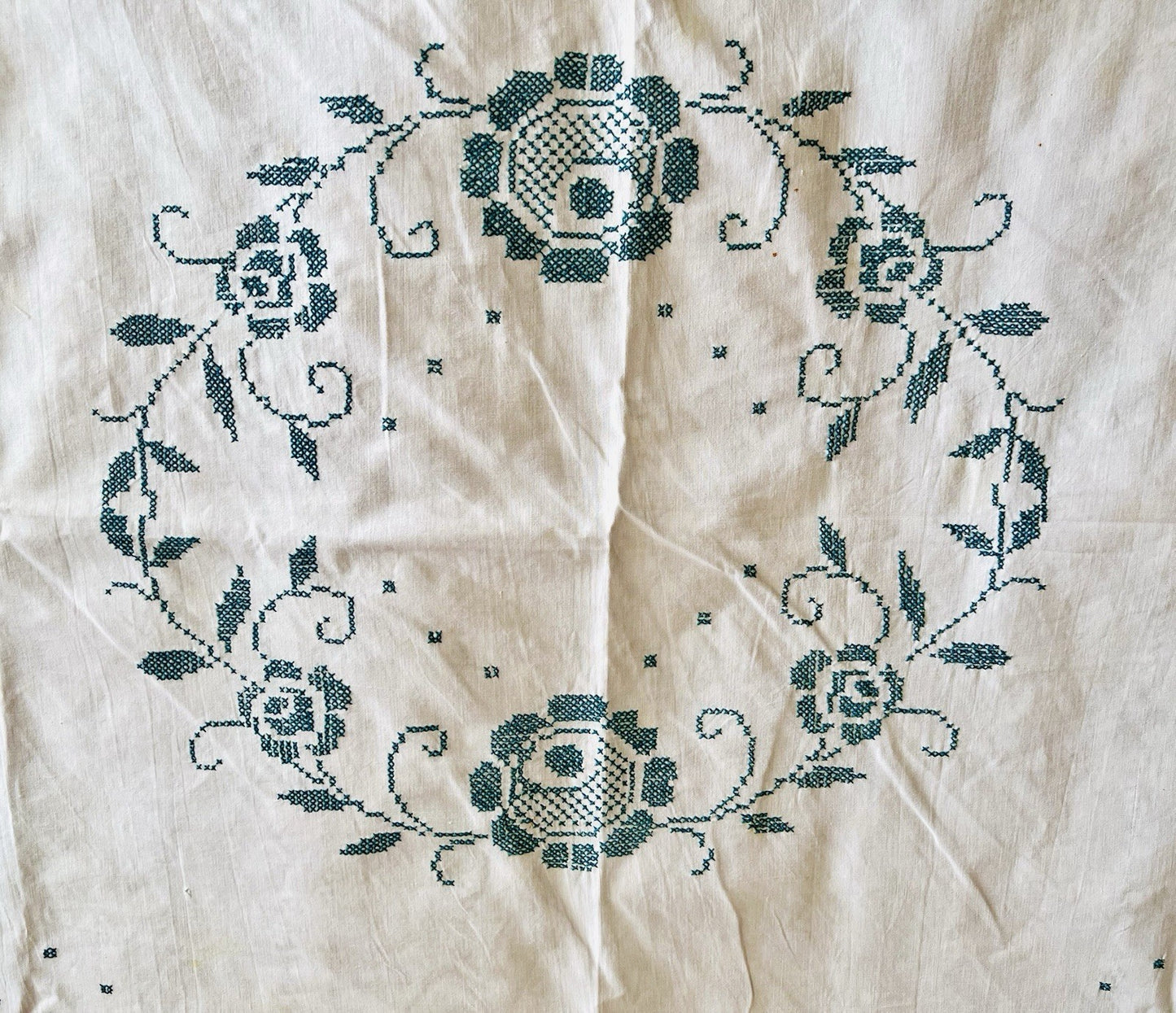 Antik Tischdecke  Art Dèco Stickerei bestickt weiß Blau Leinenmischung