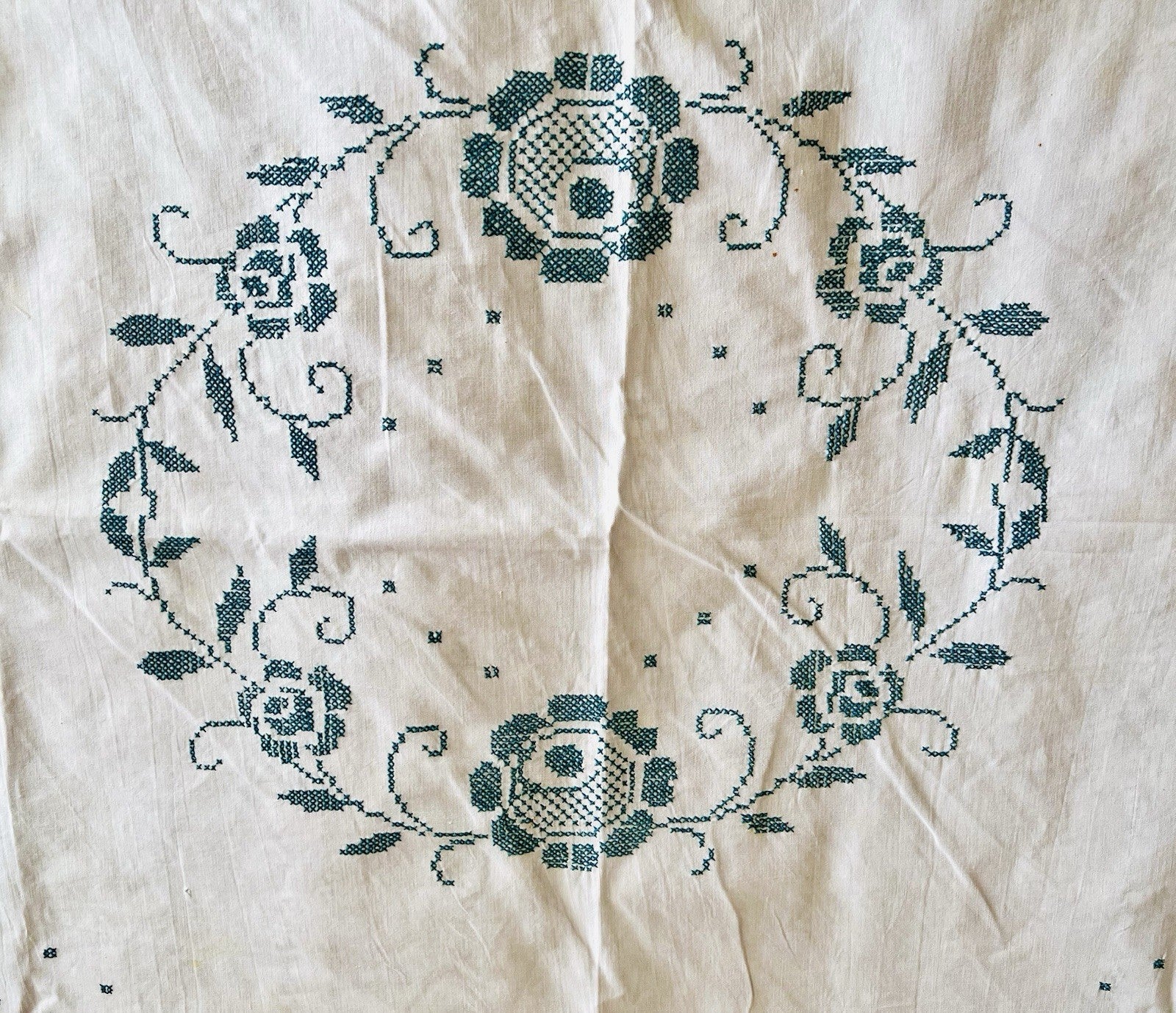 Antik Tischdecke  Art Dèco Stickerei bestickt weiß Blau Leinenmischung