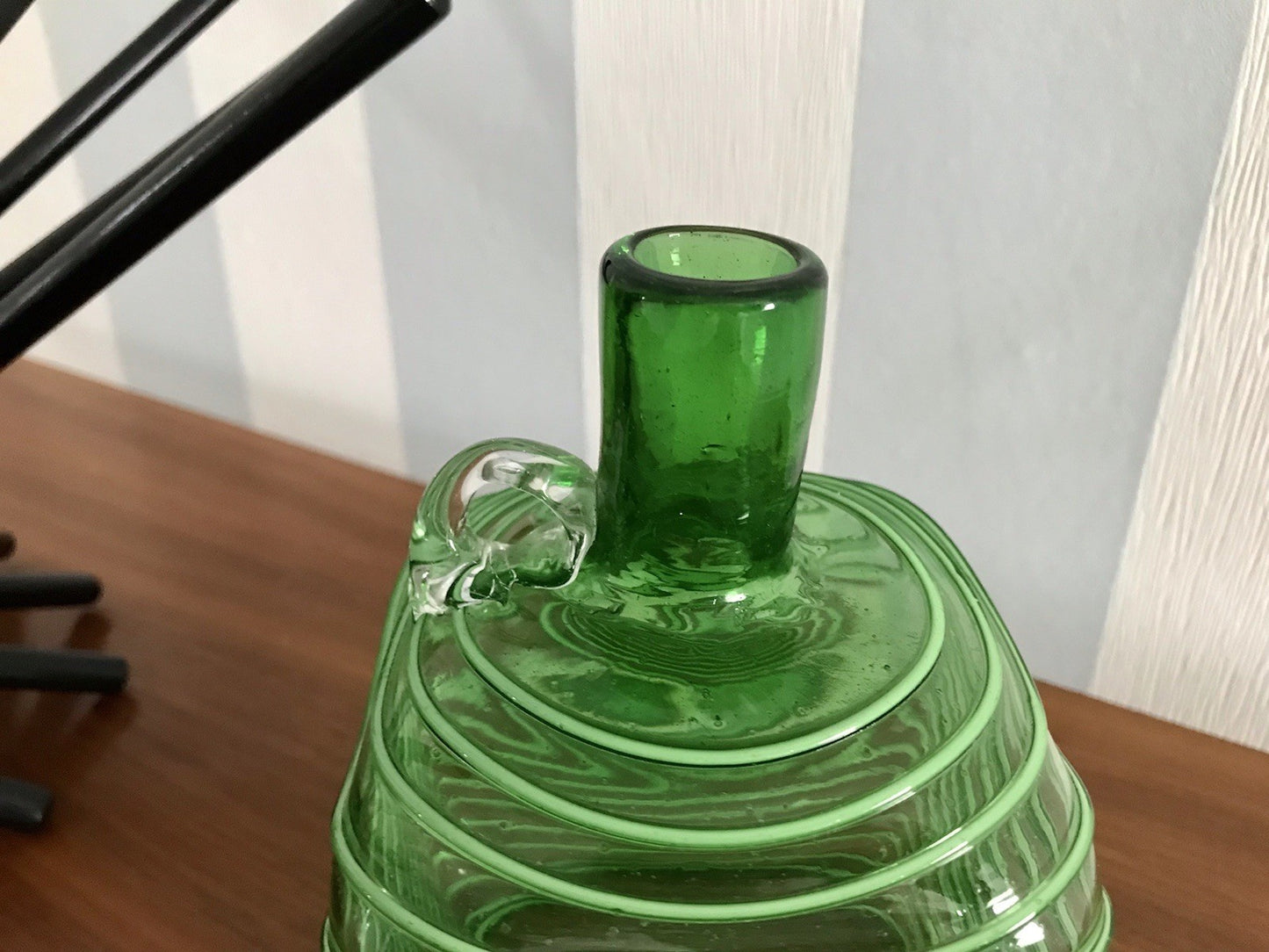 Vintage Vase Murano? Glasvase grün Aufschmelzungen Fäden Henkelvase