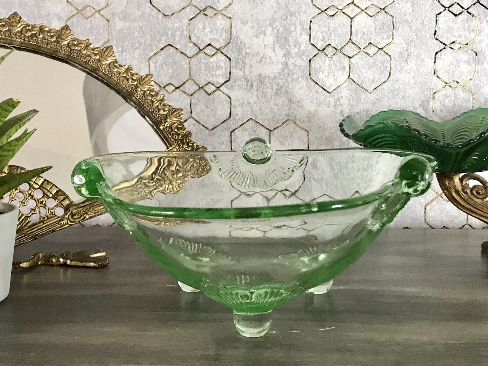 Antik Art Déco kanarien grün Pressglas Schale Glas dreipassig markant Blumen