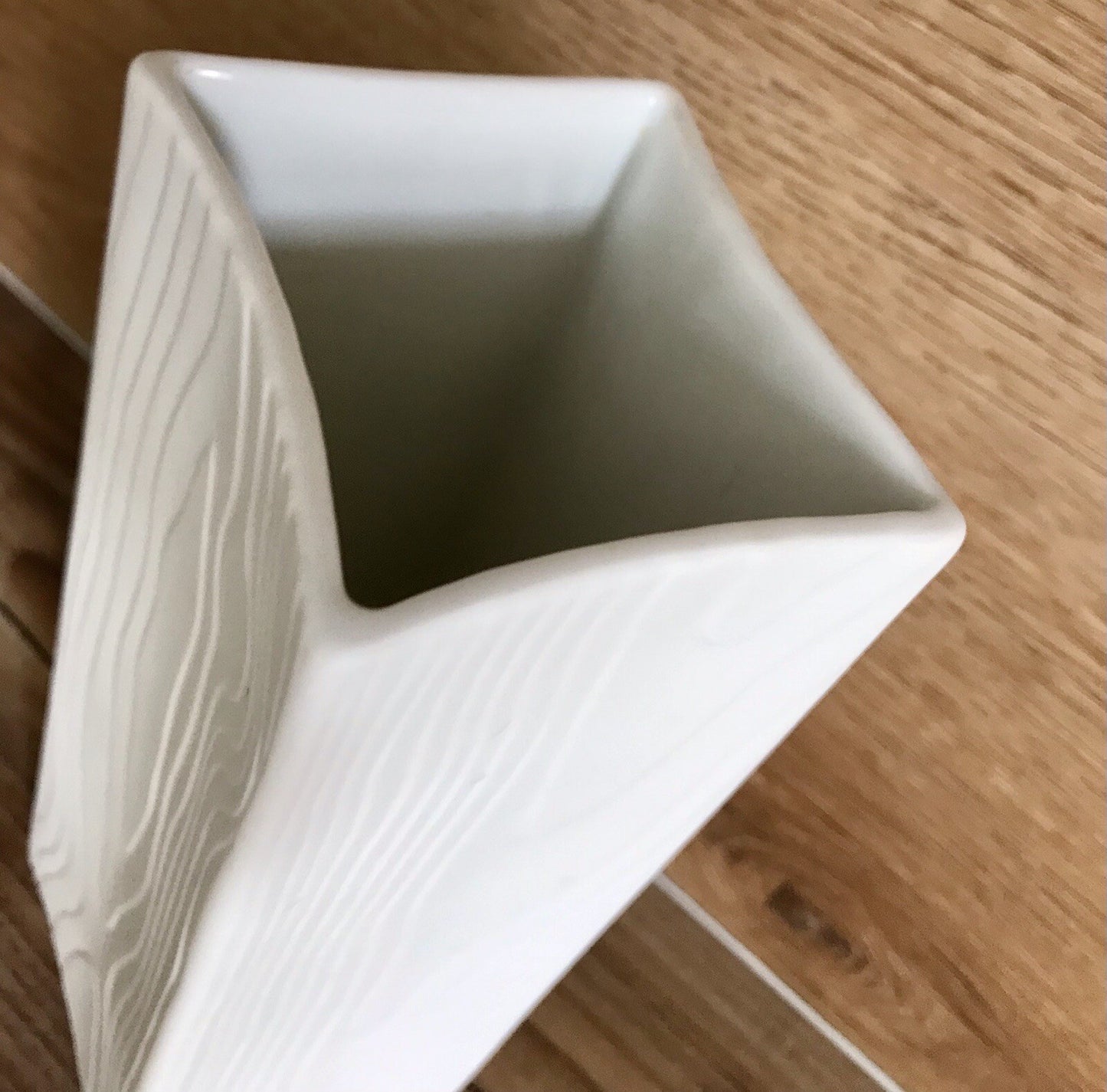Vintage 60er Bisquit Porzellan Vase OpArt Seltmann Bavaria Holstruktur weiß