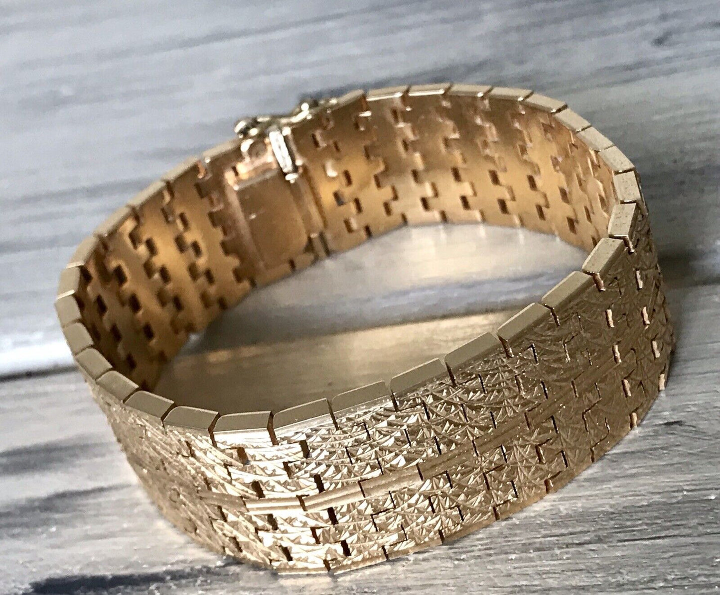 Vintage wunderschönes breites Teppicharmband Armband vergoldet