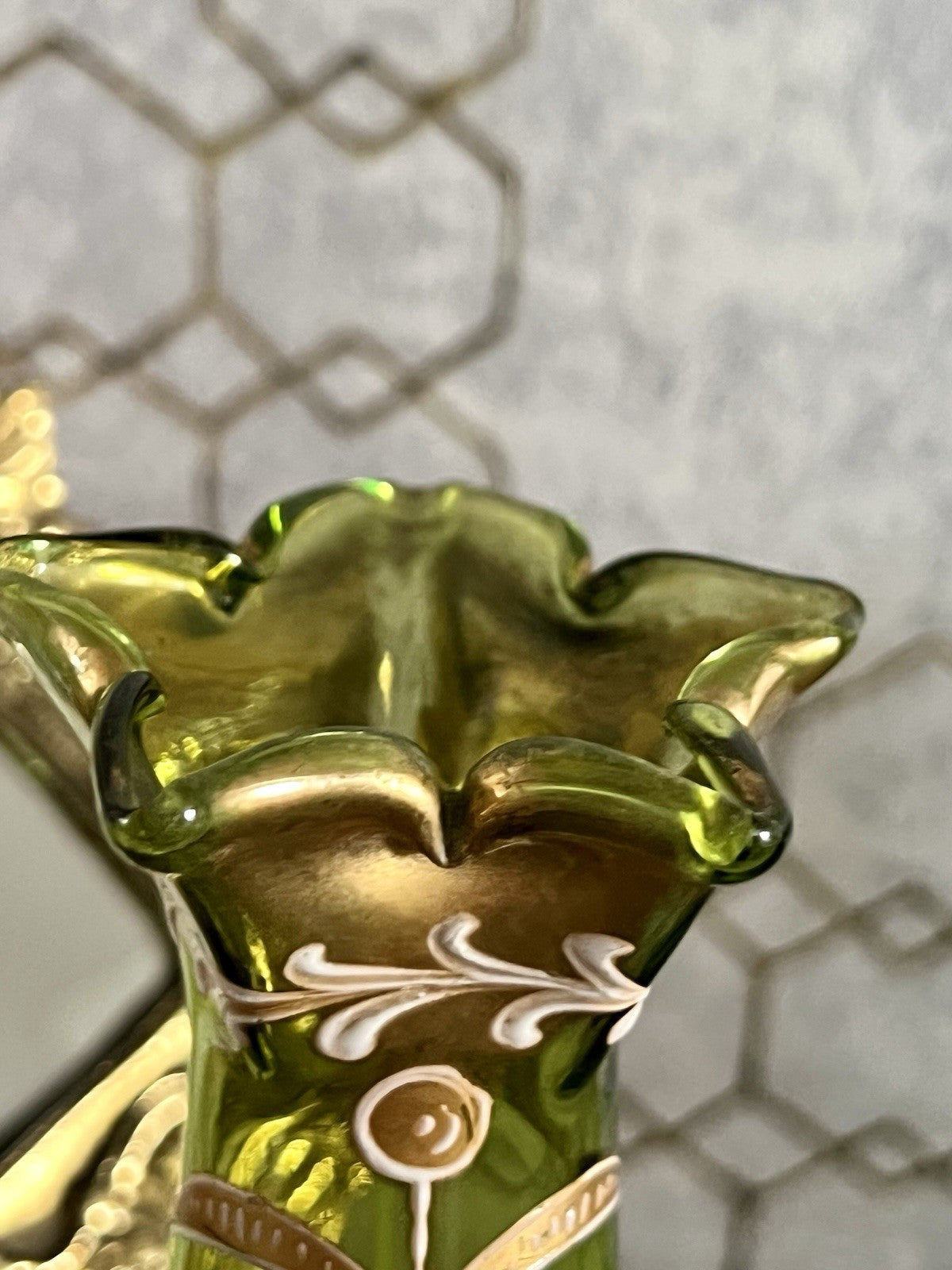 Antik Jugendstil grün kleine Vase Glasvase Gold-Staffage Emaille Abriss