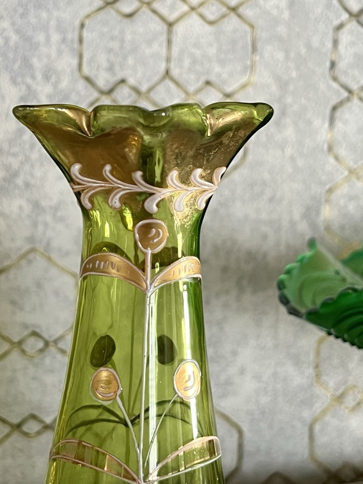 Antik Jugendstil grün kleine Vase Glasvase Gold-Staffage Emaille Abriss