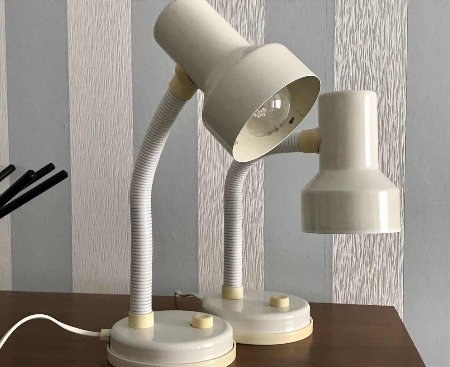 Vintage 70er 80er 2x Gelenkarm Tischleuchte Lampe Leuchte belgisch weiß