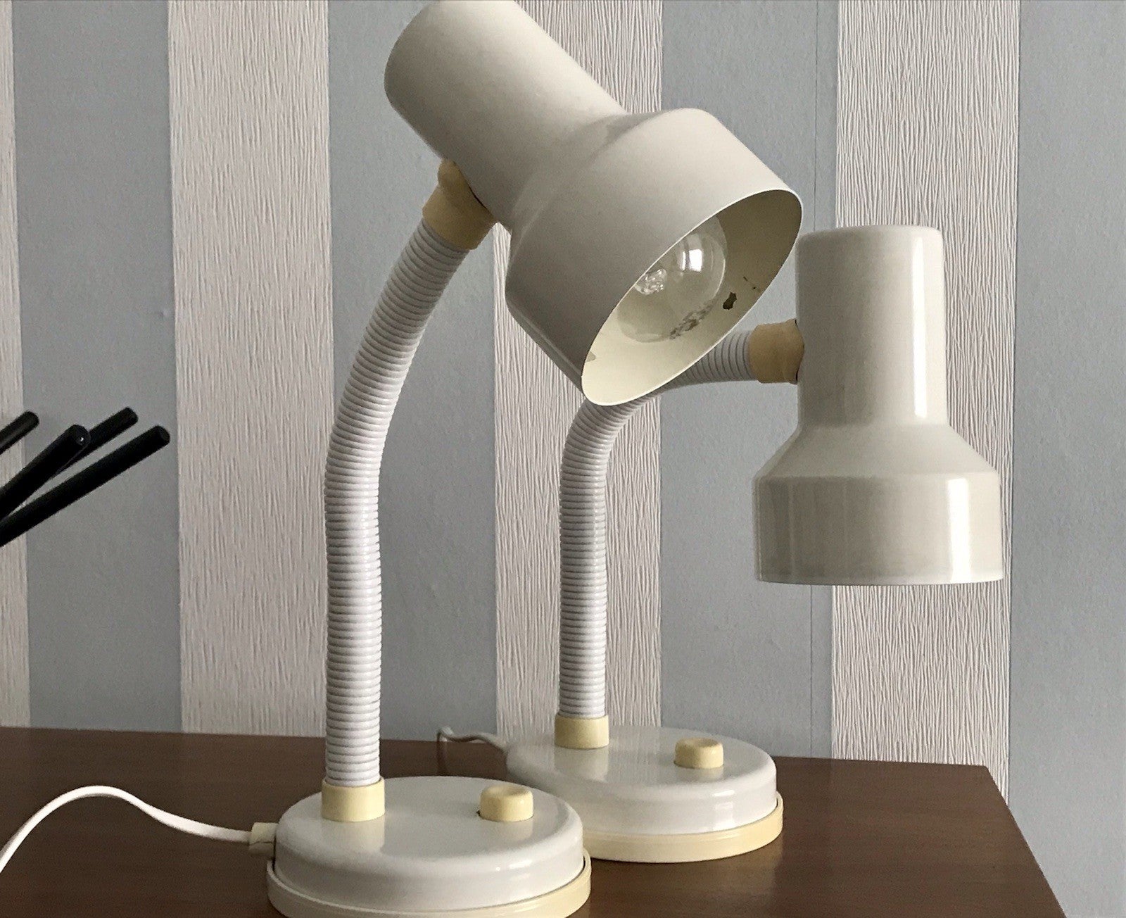 Vintage 70er 80er 2x Gelenkarm Tischleuchte Lampe Leuchte belgisch weiß